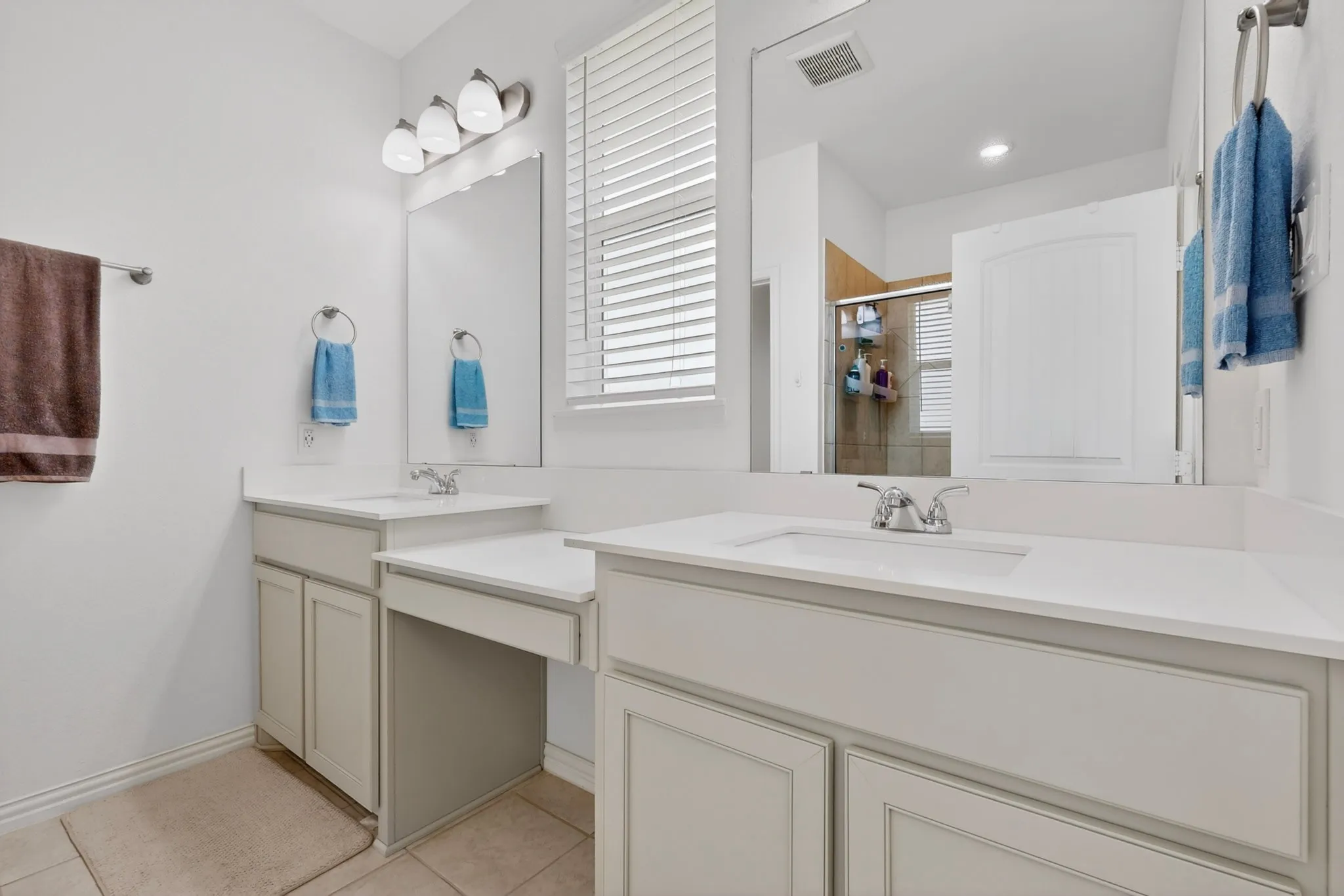 Single Family Residence For Sale in Kaufman County , 2721 Burr Oak Road, Oak Ridge, Texas 75161, 3 Bedroom, 2 Bathroom, 5 Garage spaces, 2,034 Sqft, built in 2022, mls#21297272, Real Estate Agent in Oak Ridge, Homes For Sale in Kaufman county, Homes For Sale in Oak Ridge, Realtor in Oak Ridge Texas, Real Estate Brokerage Independent Realty Texas, Luminita Cordes Realtor