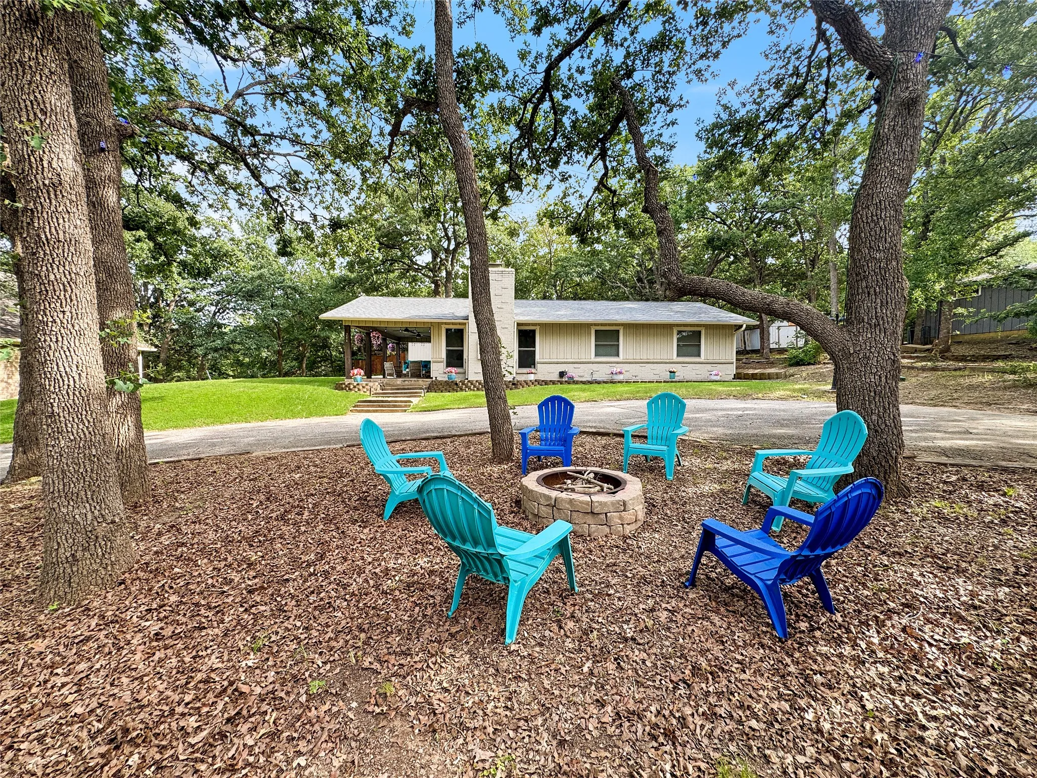 Single Family Residence For Sale in Grayson County , 286 Lakewood Lane, Pottsboro, Texas 75076, 3 Bedroom, 2 Bathroom, Garage spaces, 1,287 Sqft, built in 1969, mls#21297122, Real Estate Agent in Pottsboro, Homes For Sale in Grayson county, Homes For Sale in Pottsboro, Realtor in Pottsboro Texas, Real Estate Brokerage Independent Realty Texas, Luminita Cordes Realtor