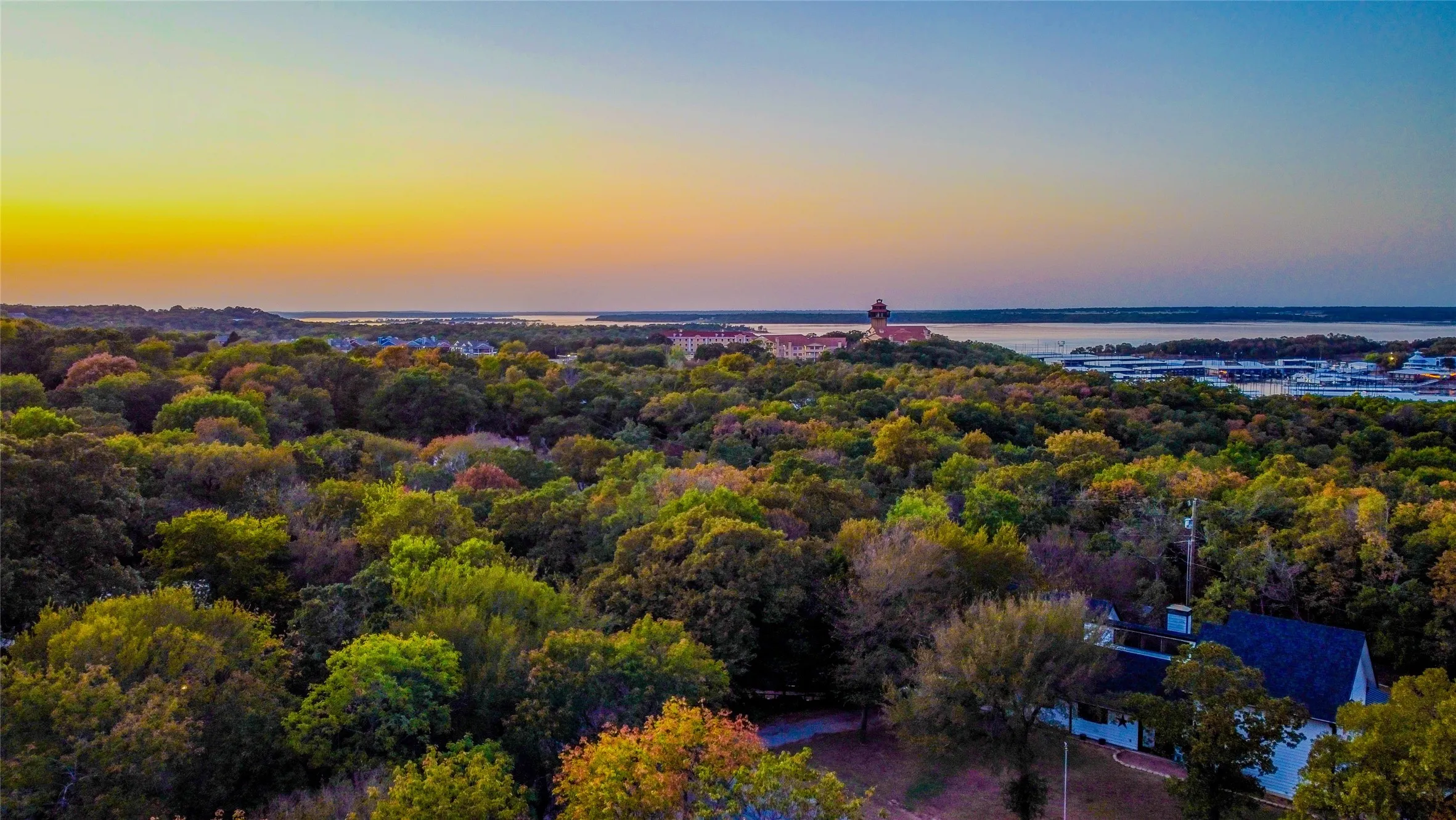 Single Family Residence For Sale in Grayson County , 286 Lakewood Lane, Pottsboro, Texas 75076, 3 Bedroom, 2 Bathroom, Garage spaces, 1,287 Sqft, built in 1969, mls#21297122, Real Estate Agent in Pottsboro, Homes For Sale in Grayson county, Homes For Sale in Pottsboro, Realtor in Pottsboro Texas, Real Estate Brokerage Independent Realty Texas, Luminita Cordes Realtor
