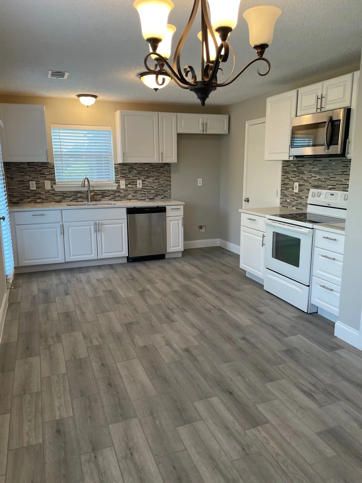 Single Family Residence For Rent in Collin County , 8007 Galley Street, Frisco, Texas 75035, 3 Bedroom, 3 Bathroom, 2 Garage spaces, 2,148 Sqft, built in 1998, mls#21297286, Real Estate Agent in Frisco, Homes For Rent in Collin county, Homes For Rent in Frisco, Realtor in Frisco Texas, Real Estate Brokerage Independent Realty Texas, Luminita Cordes Realtor