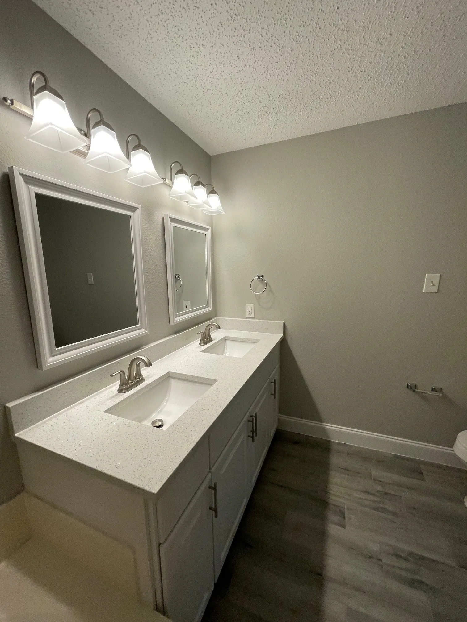 Single Family Residence For Rent in Collin County , 8007 Galley Street, Frisco, Texas 75035, 3 Bedroom, 3 Bathroom, 2 Garage spaces, 2,148 Sqft, built in 1998, mls#21297286, Real Estate Agent in Frisco, Homes For Rent in Collin county, Homes For Rent in Frisco, Realtor in Frisco Texas, Real Estate Brokerage Independent Realty Texas, Luminita Cordes Realtor