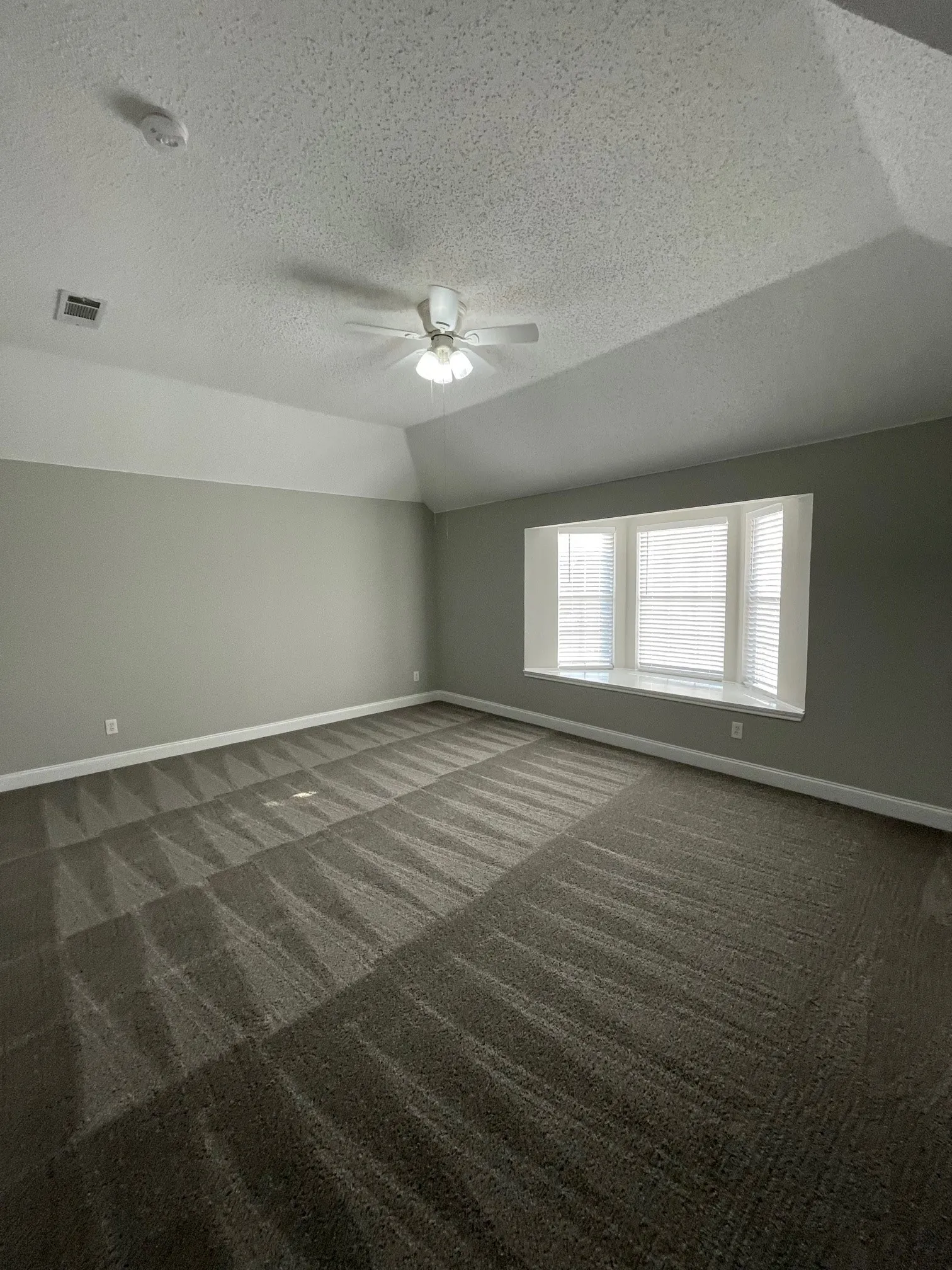 Single Family Residence For Rent in Collin County , 8007 Galley Street, Frisco, Texas 75035, 3 Bedroom, 3 Bathroom, 2 Garage spaces, 2,148 Sqft, built in 1998, mls#21297286, Real Estate Agent in Frisco, Homes For Rent in Collin county, Homes For Rent in Frisco, Realtor in Frisco Texas, Real Estate Brokerage Independent Realty Texas, Luminita Cordes Realtor
