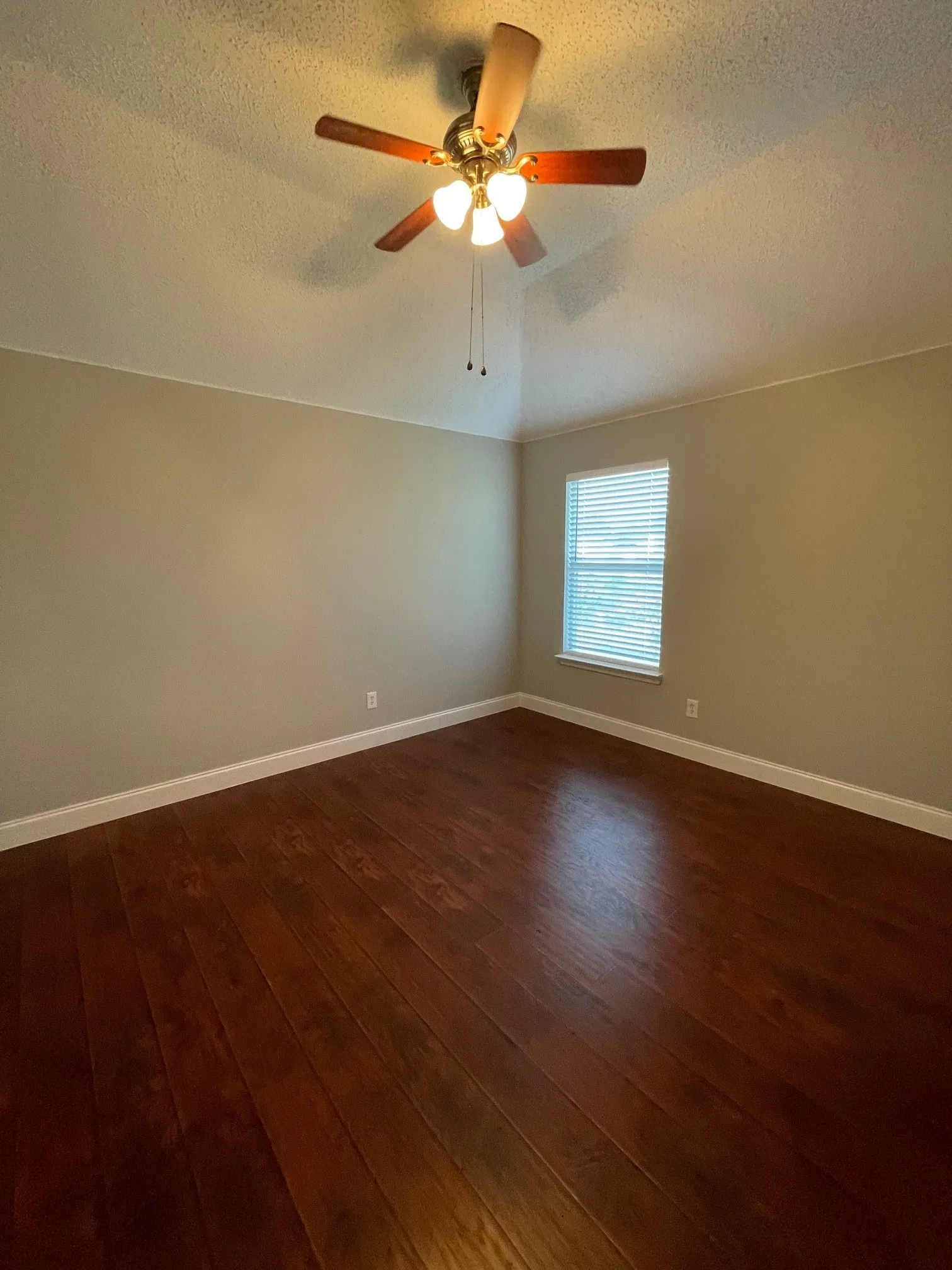 Single Family Residence For Rent in Collin County , 8007 Galley Street, Frisco, Texas 75035, 3 Bedroom, 3 Bathroom, 2 Garage spaces, 2,148 Sqft, built in 1998, mls#21297286, Real Estate Agent in Frisco, Homes For Rent in Collin county, Homes For Rent in Frisco, Realtor in Frisco Texas, Real Estate Brokerage Independent Realty Texas, Luminita Cordes Realtor