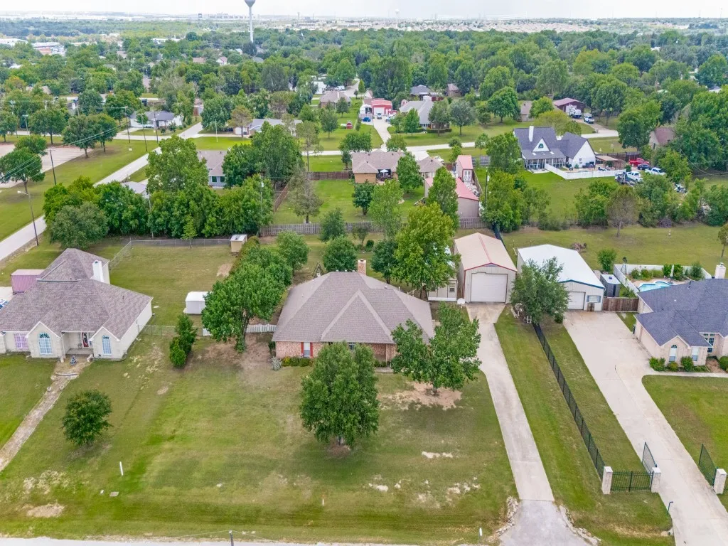 Single Family Residence For Sale in Denton County , 511 N Hardeman Circle, Justin, Texas 76247, 4 Bedroom, 3 Bathroom, 2 Garage spaces, 2,555 Sqft, built in 1996, mls#21297228, Real Estate Agent in Justin, Homes For Sale in Denton county, Homes For Sale in Justin, Realtor in Justin Texas, Real Estate Brokerage Independent Realty Texas, Luminita Cordes Realtor