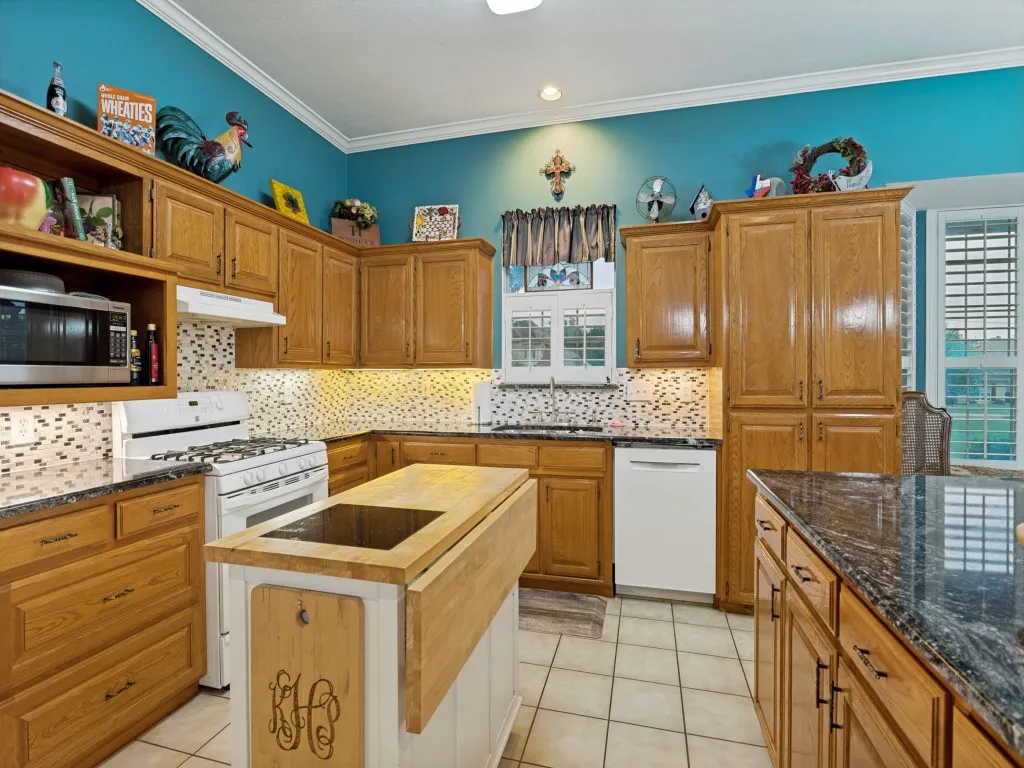 Kitchen Island with Breakfast Bar