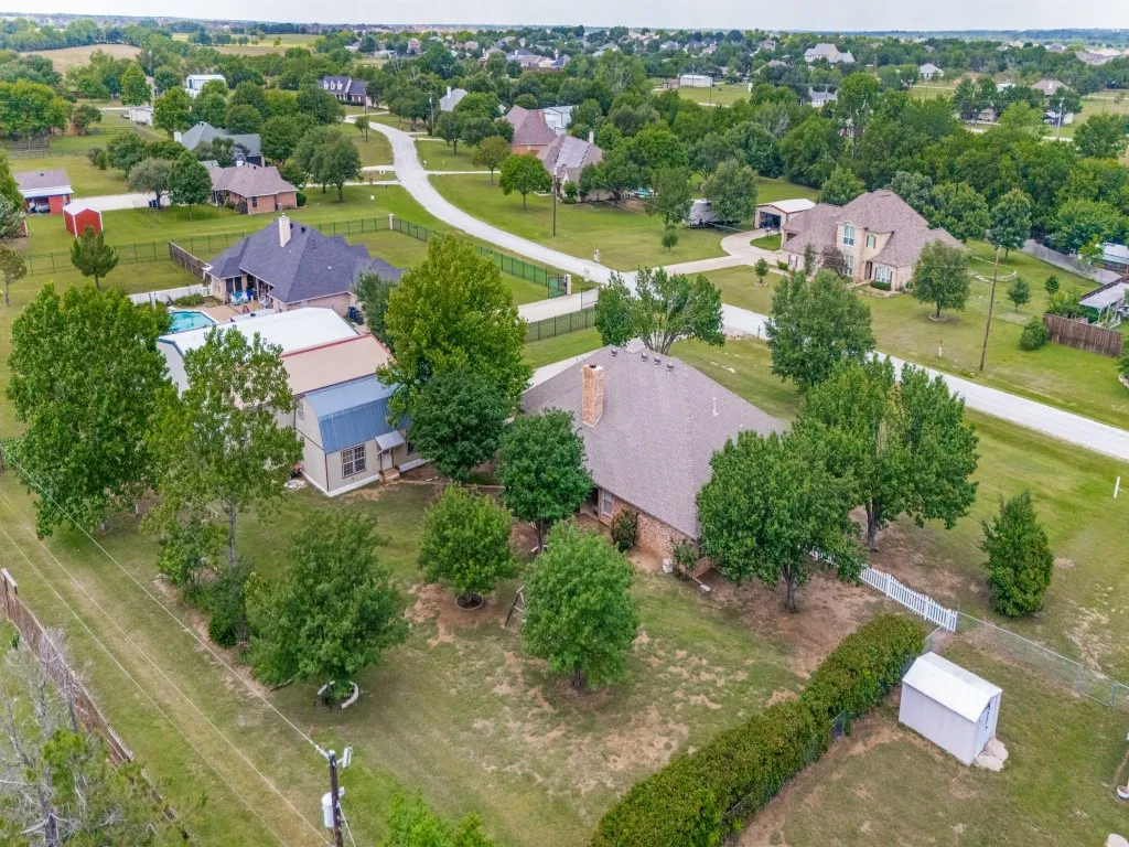 Single Family Residence For Sale in Denton County , 511 N Hardeman Circle, Justin, Texas 76247, 4 Bedroom, 3 Bathroom, 2 Garage spaces, 2,555 Sqft, built in 1996, mls#21297228, Real Estate Agent in Justin, Homes For Sale in Denton county, Homes For Sale in Justin, Realtor in Justin Texas, Real Estate Brokerage Independent Realty Texas, Luminita Cordes Realtor