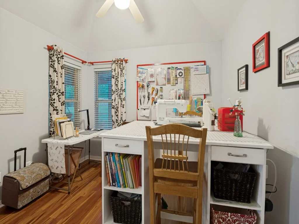 4th Bedroom/Craft Room