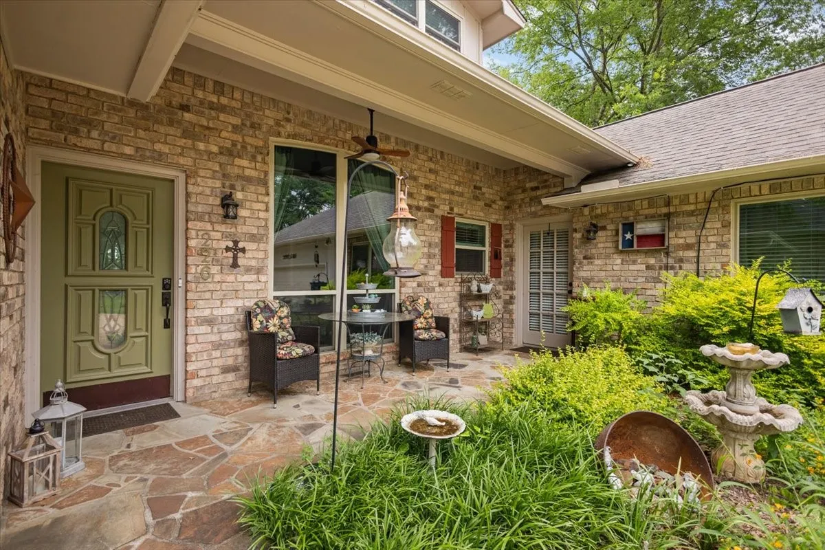Single Family Residence For Sale in Smith County , 226 Pinewood Lane, Hideaway, Texas 75771, 4 Bedroom, 3 Bathroom, 2 Garage spaces, 2,423 Sqft, built in 1986, mls#21297282, Real Estate Agent in Hideaway, Homes For Sale in Smith county, Homes For Sale in Hideaway, Realtor in Hideaway Texas, Real Estate Brokerage Independent Realty Texas, Luminita Cordes Realtor