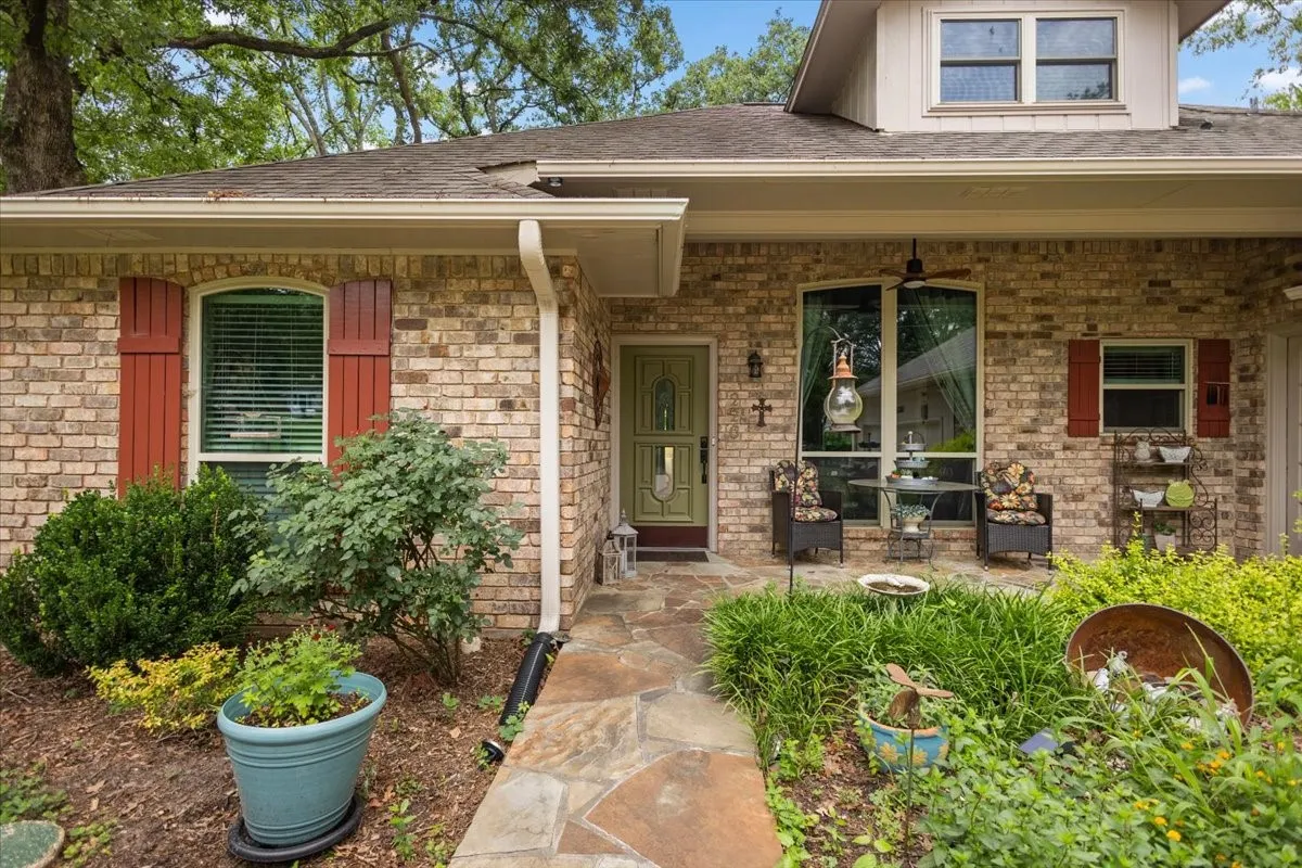 Single Family Residence For Sale in Smith County , 226 Pinewood Lane, Hideaway, Texas 75771, 4 Bedroom, 3 Bathroom, 2 Garage spaces, 2,423 Sqft, built in 1986, mls#21297282, Real Estate Agent in Hideaway, Homes For Sale in Smith county, Homes For Sale in Hideaway, Realtor in Hideaway Texas, Real Estate Brokerage Independent Realty Texas, Luminita Cordes Realtor