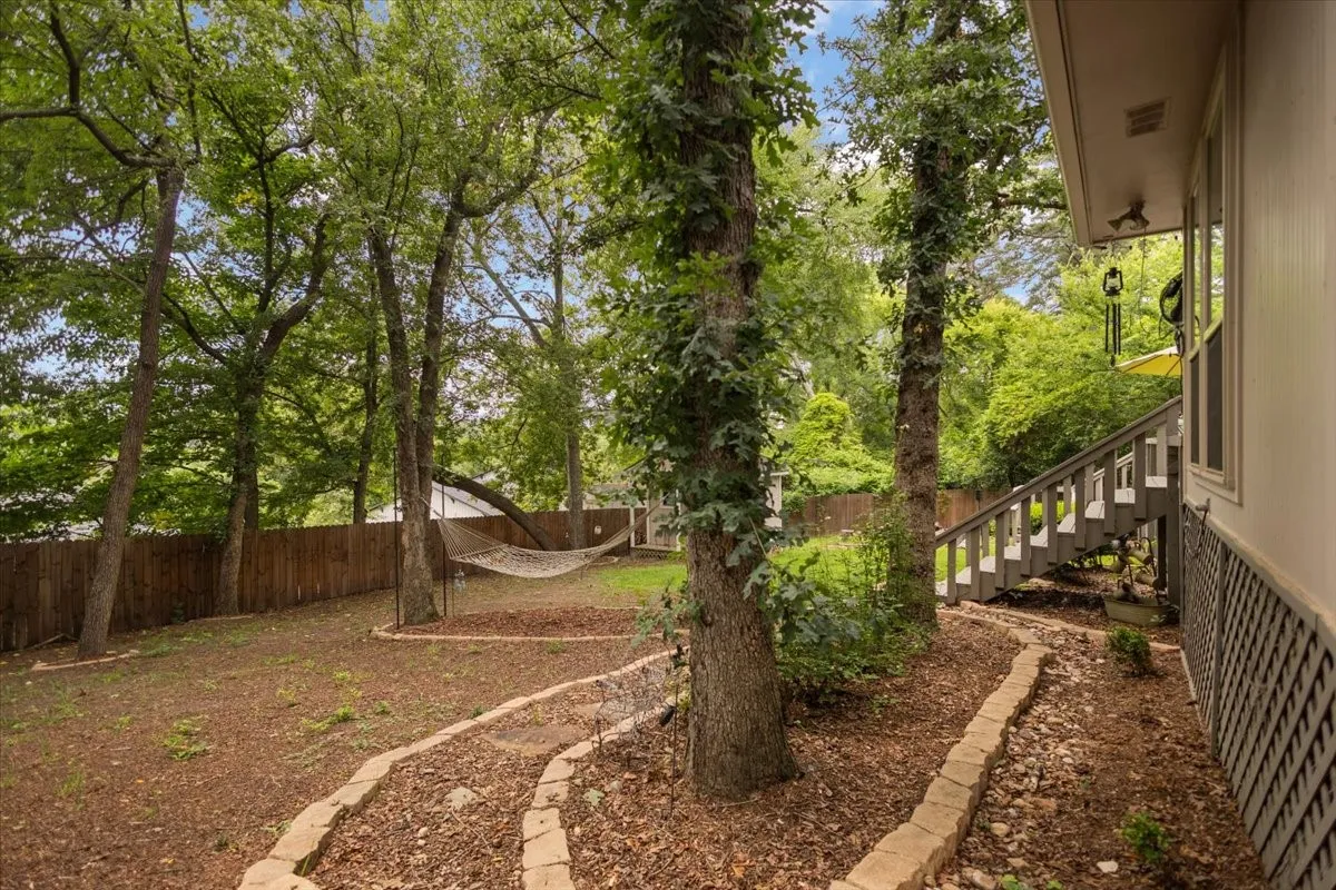 Single Family Residence For Sale in Smith County , 226 Pinewood Lane, Hideaway, Texas 75771, 4 Bedroom, 3 Bathroom, 2 Garage spaces, 2,423 Sqft, built in 1986, mls#21297282, Real Estate Agent in Hideaway, Homes For Sale in Smith county, Homes For Sale in Hideaway, Realtor in Hideaway Texas, Real Estate Brokerage Independent Realty Texas, Luminita Cordes Realtor