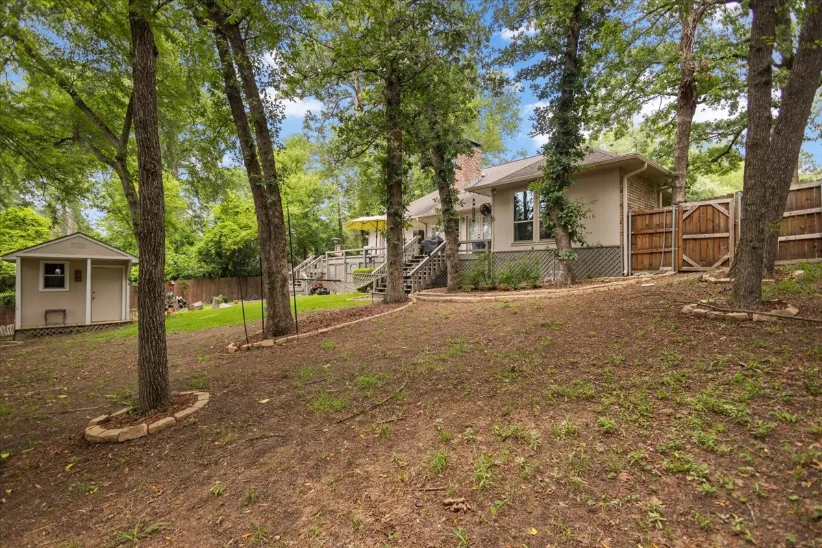 Single Family Residence For Sale in Smith County , 226 Pinewood Lane, Hideaway, Texas 75771, 4 Bedroom, 3 Bathroom, 2 Garage spaces, 2,423 Sqft, built in 1986, mls#21297282, Real Estate Agent in Hideaway, Homes For Sale in Smith county, Homes For Sale in Hideaway, Realtor in Hideaway Texas, Real Estate Brokerage Independent Realty Texas, Luminita Cordes Realtor