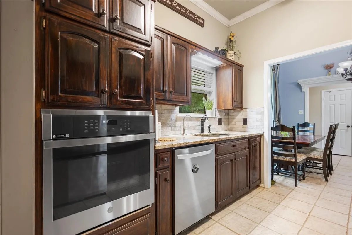 Single Family Residence For Sale in Smith County , 226 Pinewood Lane, Hideaway, Texas 75771, 4 Bedroom, 3 Bathroom, 2 Garage spaces, 2,423 Sqft, built in 1986, mls#21297282, Real Estate Agent in Hideaway, Homes For Sale in Smith county, Homes For Sale in Hideaway, Realtor in Hideaway Texas, Real Estate Brokerage Independent Realty Texas, Luminita Cordes Realtor
