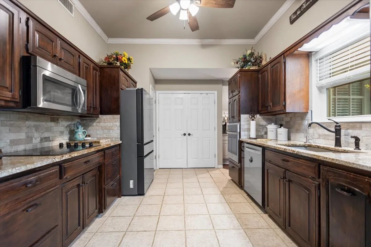 Single Family Residence For Sale in Smith County , 226 Pinewood Lane, Hideaway, Texas 75771, 4 Bedroom, 3 Bathroom, 2 Garage spaces, 2,423 Sqft, built in 1986, mls#21297282, Real Estate Agent in Hideaway, Homes For Sale in Smith county, Homes For Sale in Hideaway, Realtor in Hideaway Texas, Real Estate Brokerage Independent Realty Texas, Luminita Cordes Realtor