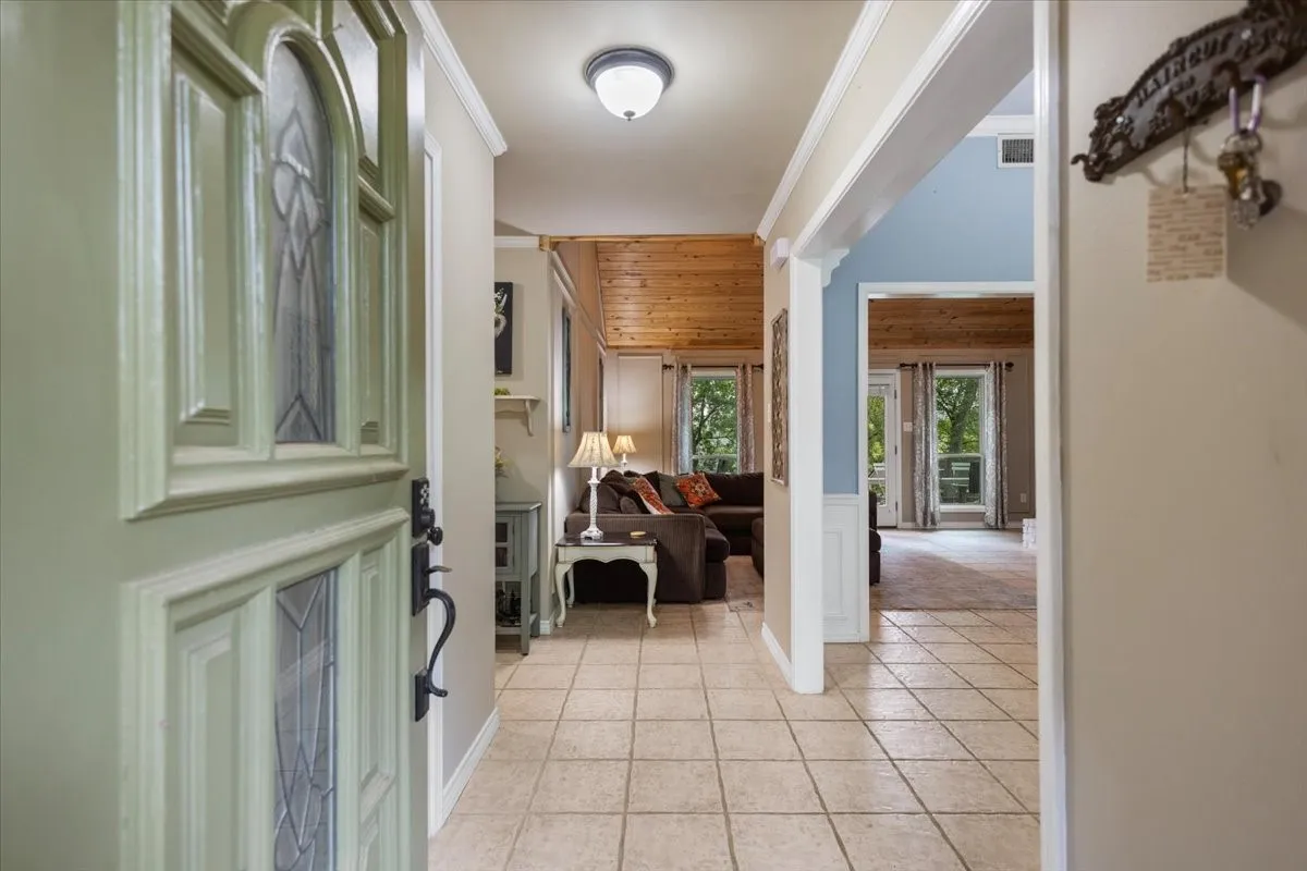 Single Family Residence For Sale in Smith County , 226 Pinewood Lane, Hideaway, Texas 75771, 4 Bedroom, 3 Bathroom, 2 Garage spaces, 2,423 Sqft, built in 1986, mls#21297282, Real Estate Agent in Hideaway, Homes For Sale in Smith county, Homes For Sale in Hideaway, Realtor in Hideaway Texas, Real Estate Brokerage Independent Realty Texas, Luminita Cordes Realtor