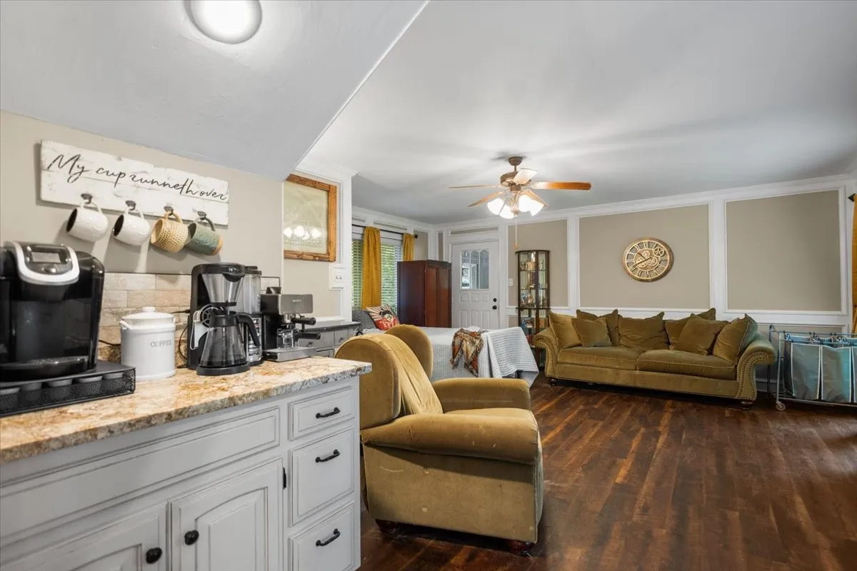 Single Family Residence For Sale in Smith County , 226 Pinewood Lane, Hideaway, Texas 75771, 4 Bedroom, 3 Bathroom, 2 Garage spaces, 2,423 Sqft, built in 1986, mls#21297282, Real Estate Agent in Hideaway, Homes For Sale in Smith county, Homes For Sale in Hideaway, Realtor in Hideaway Texas, Real Estate Brokerage Independent Realty Texas, Luminita Cordes Realtor