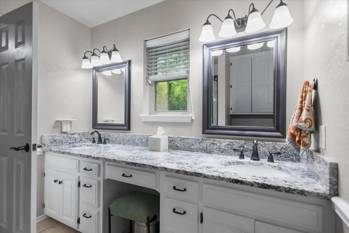 Single Family Residence For Sale in Smith County , 226 Pinewood Lane, Hideaway, Texas 75771, 4 Bedroom, 3 Bathroom, 2 Garage spaces, 2,423 Sqft, built in 1986, mls#21297282, Real Estate Agent in Hideaway, Homes For Sale in Smith county, Homes For Sale in Hideaway, Realtor in Hideaway Texas, Real Estate Brokerage Independent Realty Texas, Luminita Cordes Realtor