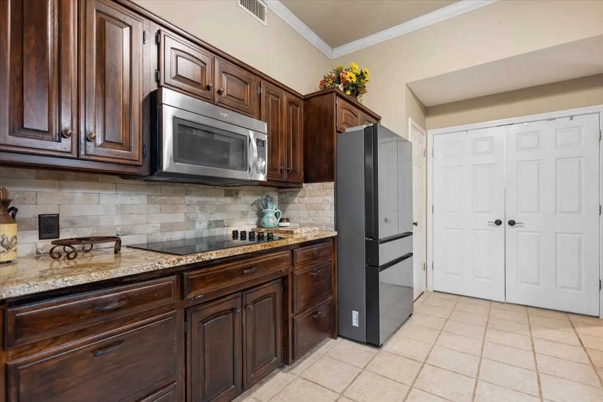 Single Family Residence For Sale in Smith County , 226 Pinewood Lane, Hideaway, Texas 75771, 4 Bedroom, 3 Bathroom, 2 Garage spaces, 2,423 Sqft, built in 1986, mls#21297282, Real Estate Agent in Hideaway, Homes For Sale in Smith county, Homes For Sale in Hideaway, Realtor in Hideaway Texas, Real Estate Brokerage Independent Realty Texas, Luminita Cordes Realtor