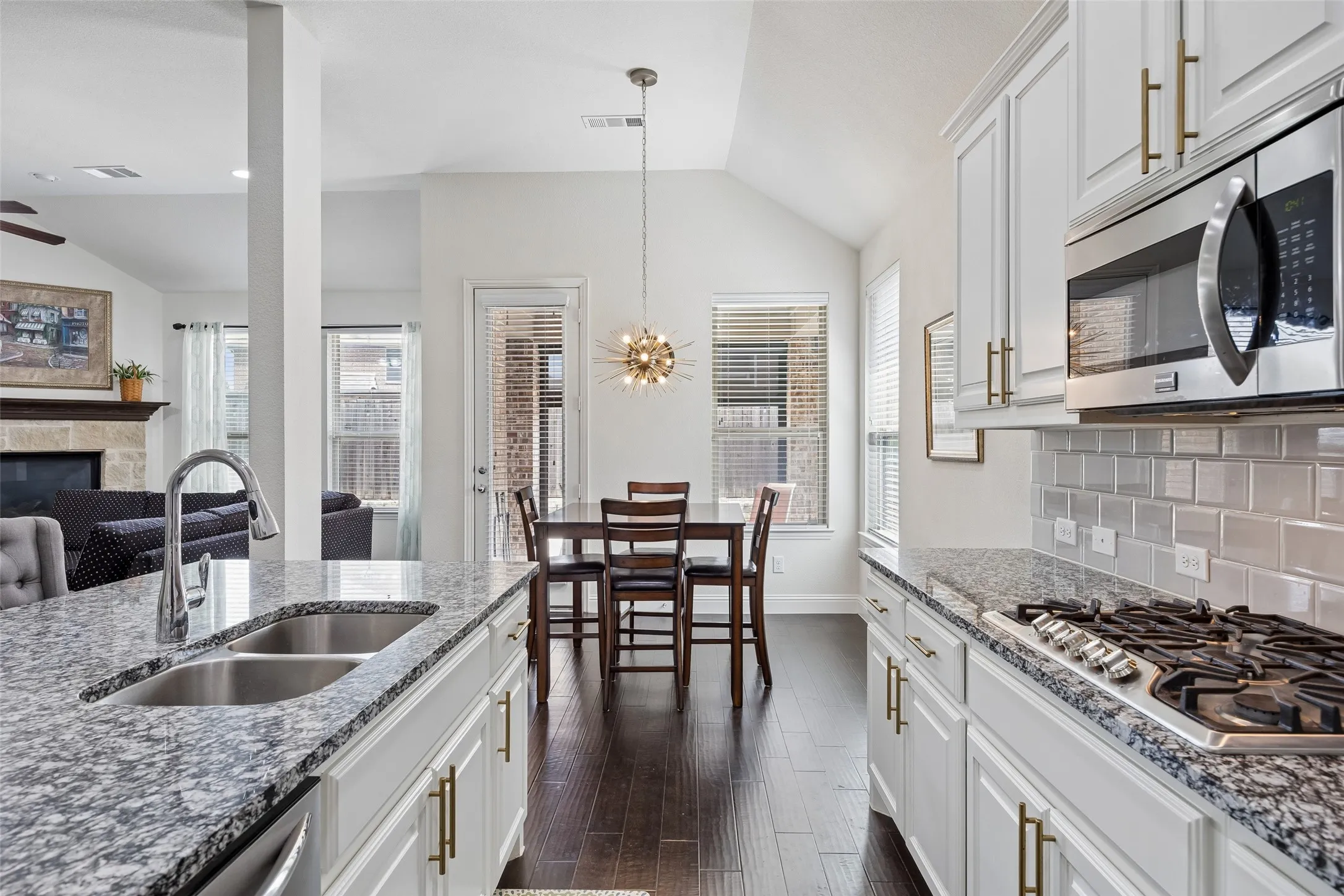 Single Family Residence For Sale in Denton County , 15813 High Line Drive, Prosper, Texas 75078, 4 Bedroom, 3 Bathroom, 2 Garage spaces, 2,238 Sqft, built in 2016, mls#21297154, Real Estate Agent in Prosper, Homes For Sale in Denton county, Homes For Sale in Prosper, Realtor in Prosper Texas, Real Estate Brokerage Independent Realty Texas, Luminita Cordes Realtor