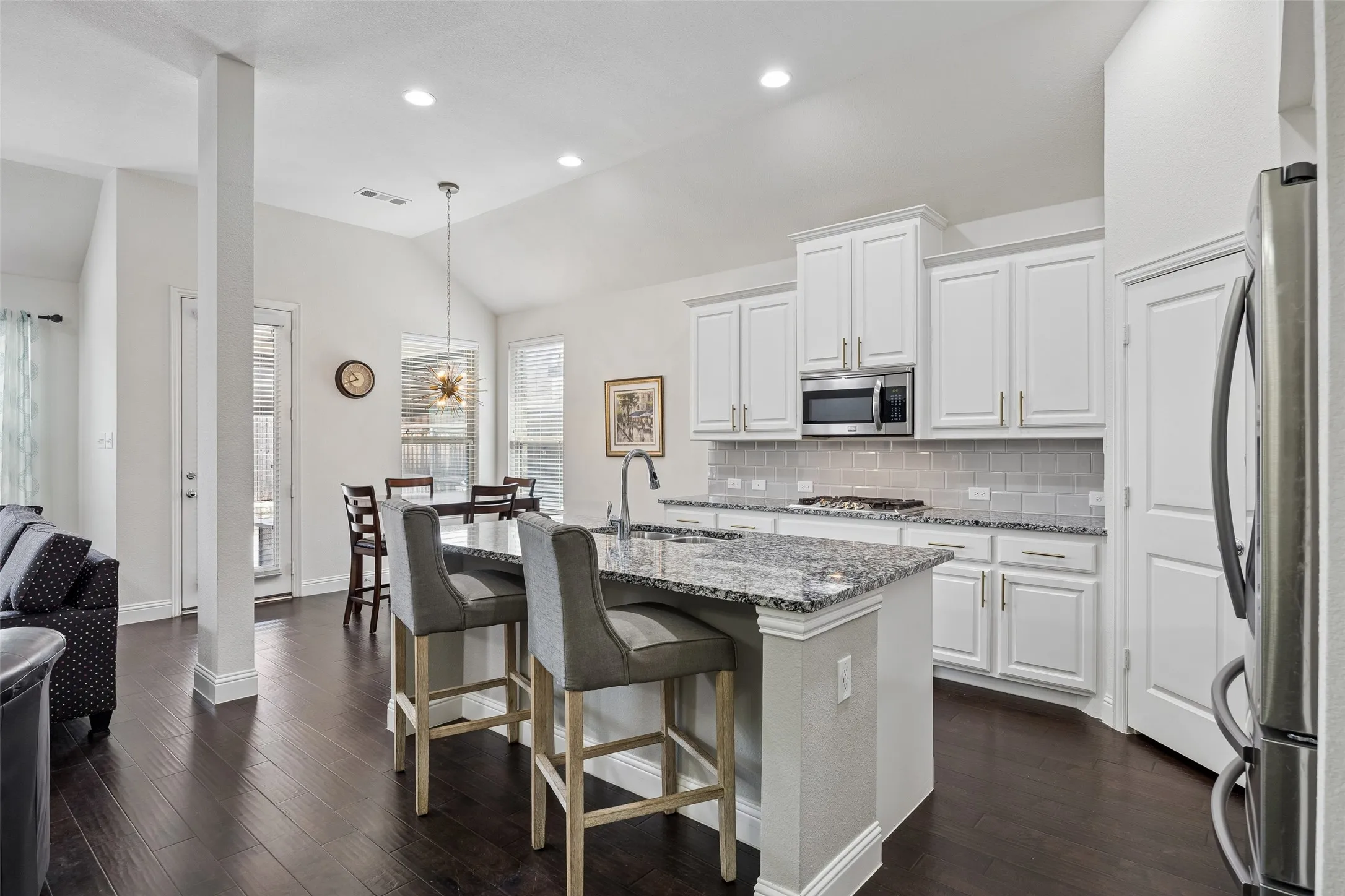 Single Family Residence For Sale in Denton County , 15813 High Line Drive, Prosper, Texas 75078, 4 Bedroom, 3 Bathroom, 2 Garage spaces, 2,238 Sqft, built in 2016, mls#21297154, Real Estate Agent in Prosper, Homes For Sale in Denton county, Homes For Sale in Prosper, Realtor in Prosper Texas, Real Estate Brokerage Independent Realty Texas, Luminita Cordes Realtor