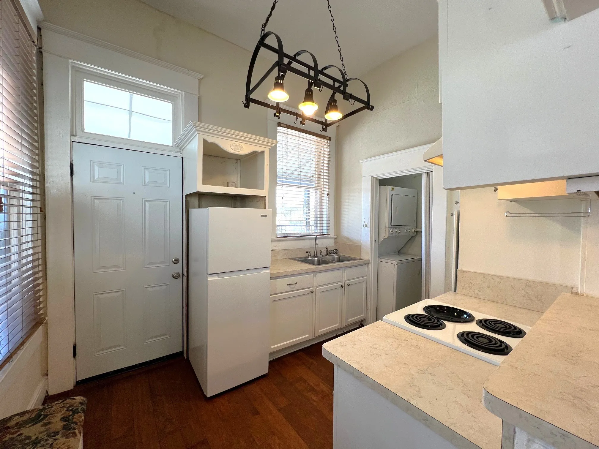 Apartment For Rent in Tarrant County , 109 NW 20th Street 201, Fort Worth, Texas 76164, 1 Bedroom, 1 Bathroom, Garage spaces, 772 Sqft, built in 1920, mls#21297273, Real Estate Agent in Fort Worth, Homes For Rent in Tarrant county, Homes For Rent in Fort Worth, Realtor in Fort Worth Texas, Real Estate Brokerage Independent Realty Texas, Luminita Cordes Realtor
