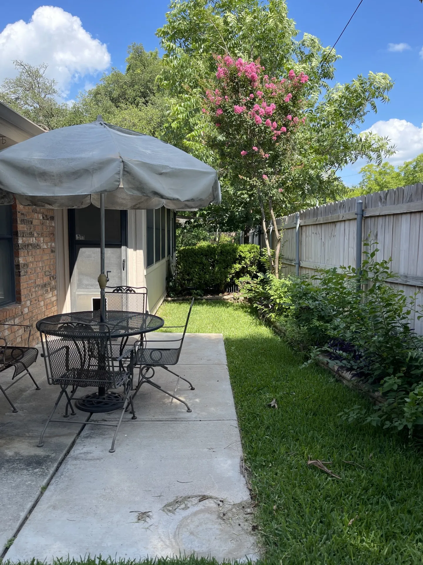 Single Family Residence For Sale in Brown County , 109 Azalea Drive 1, Brownwood, Texas 76801, 2 Bedroom, 2 Bathroom, 1 Garage spaces, 1,296 Sqft, built in 1990, mls#21296989, Real Estate Agent in Brownwood, Homes For Sale in Brown county, Homes For Sale in Brownwood, Realtor in Brownwood Texas, Real Estate Brokerage Independent Realty Texas, Luminita Cordes Realtor