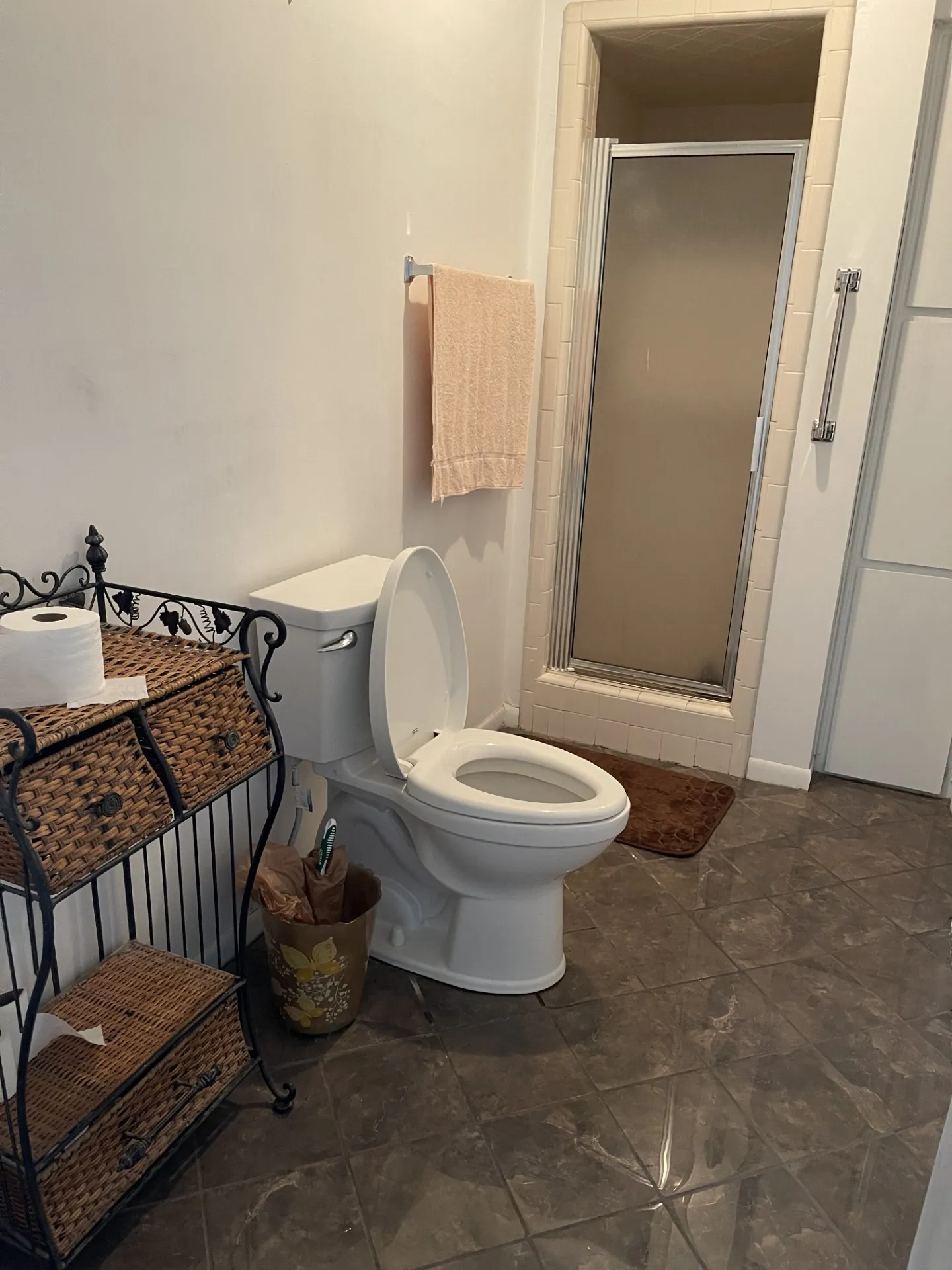 Single Family Residence For Sale in Brown County , 109 Azalea Drive 1, Brownwood, Texas 76801, 2 Bedroom, 2 Bathroom, 1 Garage spaces, 1,296 Sqft, built in 1990, mls#21296989, Real Estate Agent in Brownwood, Homes For Sale in Brown county, Homes For Sale in Brownwood, Realtor in Brownwood Texas, Real Estate Brokerage Independent Realty Texas, Luminita Cordes Realtor