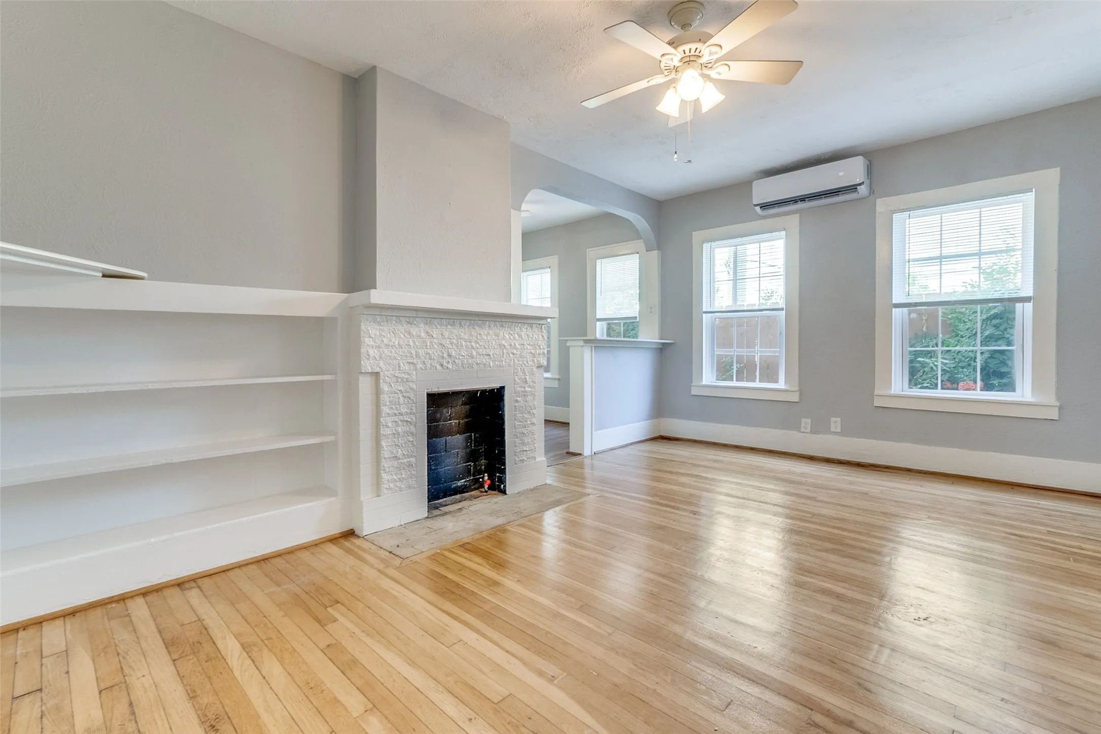 For Sale in Dallas County , 5211 Worth Street, Dallas, Texas 75214, 8 Bedrooms, 8 Bathrooms, Garage spaces, 0 Sqft, built in 1927, Price $1,600,000, mls#21296279, Real Estate Agent in Dallas, Homes For Sale in Dallas county, Homes For Sale in Dallas, Realtor in Dallas Texas, Real Estate Brokerage Independent Realty Texas, Luminita Cordes Realtor