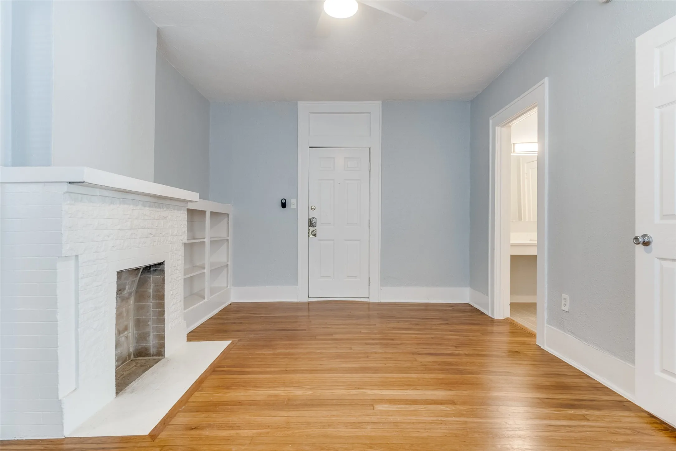 For Sale in Dallas County , 5211 Worth Street, Dallas, Texas 75214, 8 Bedrooms, 8 Bathrooms, Garage spaces, 0 Sqft, built in 1927, Price $1,600,000, mls#21296279, Real Estate Agent in Dallas, Homes For Sale in Dallas county, Homes For Sale in Dallas, Realtor in Dallas Texas, Real Estate Brokerage Independent Realty Texas, Luminita Cordes Realtor
