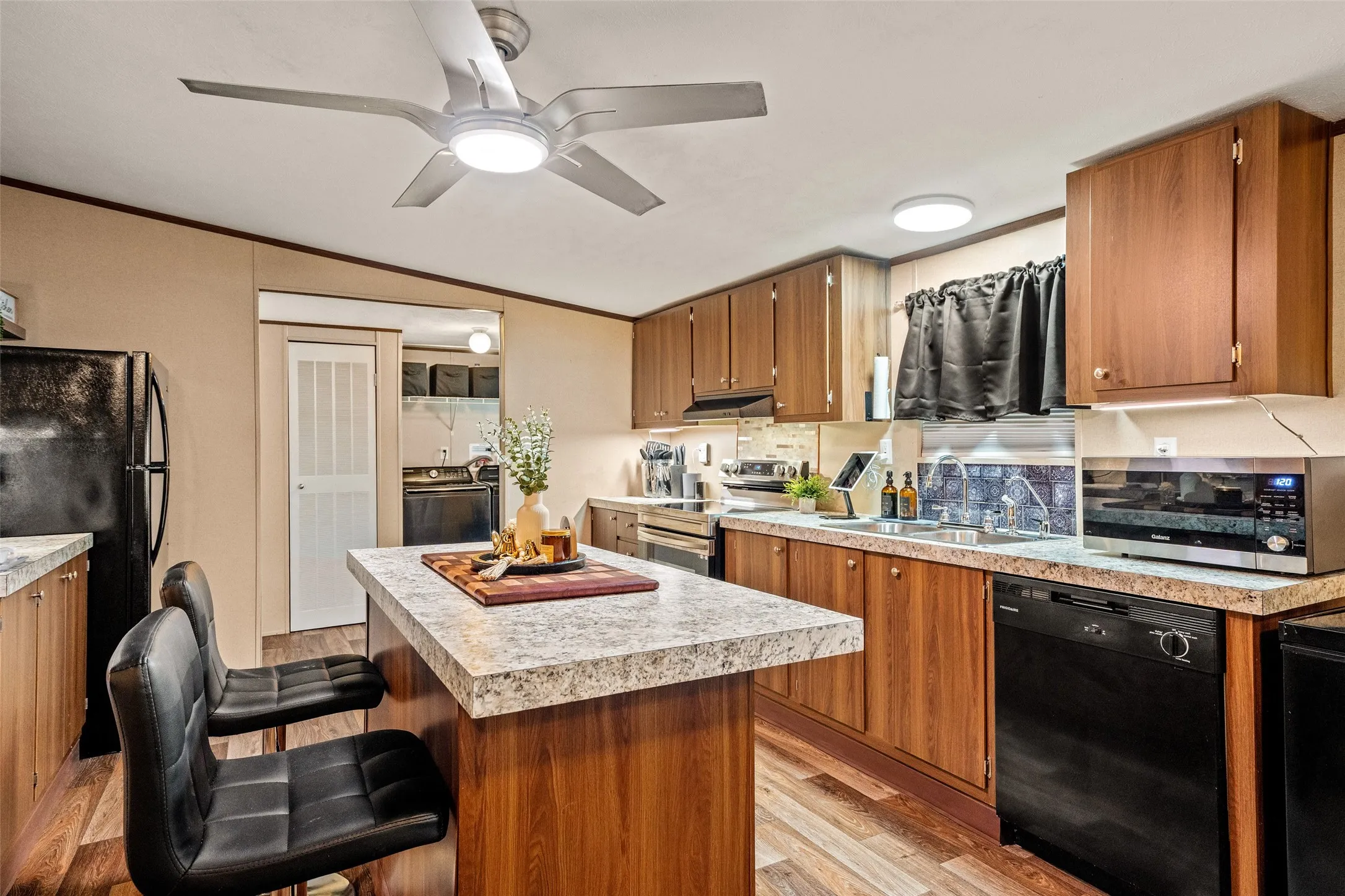 Large Kitchen with Island