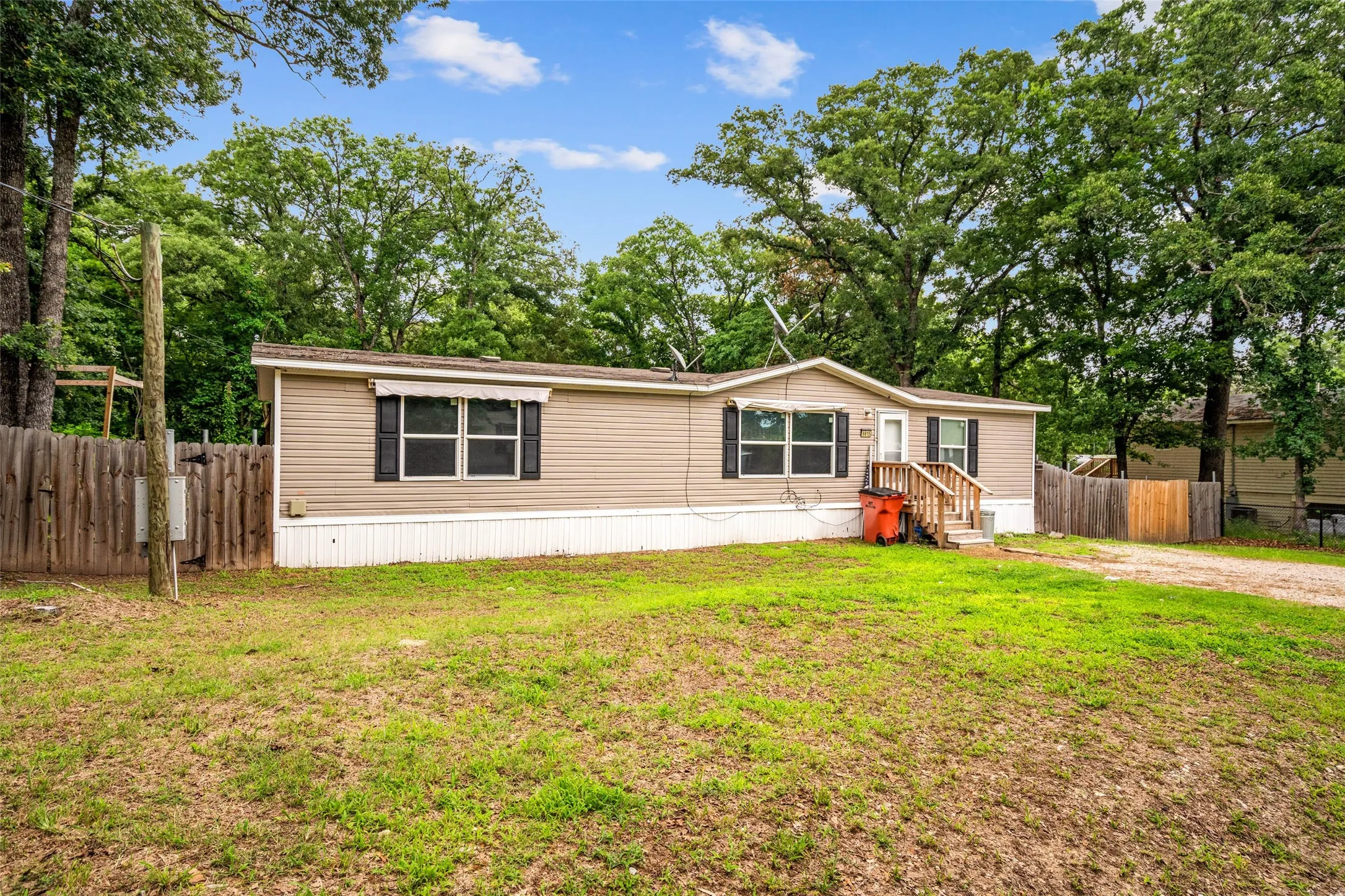 Manufactured Home For Sale in Hunt County , 9815 Private Road 3792, Quinlan, Texas 75474, 3 Bedroom, 2 Bathroom, Garage spaces, 1,456 Sqft, built in 2020, mls#21297290, Real Estate Agent in Quinlan, Homes For Sale in Hunt county, Homes For Sale in Quinlan, Realtor in Quinlan Texas, Real Estate Brokerage Independent Realty Texas, Luminita Cordes Realtor