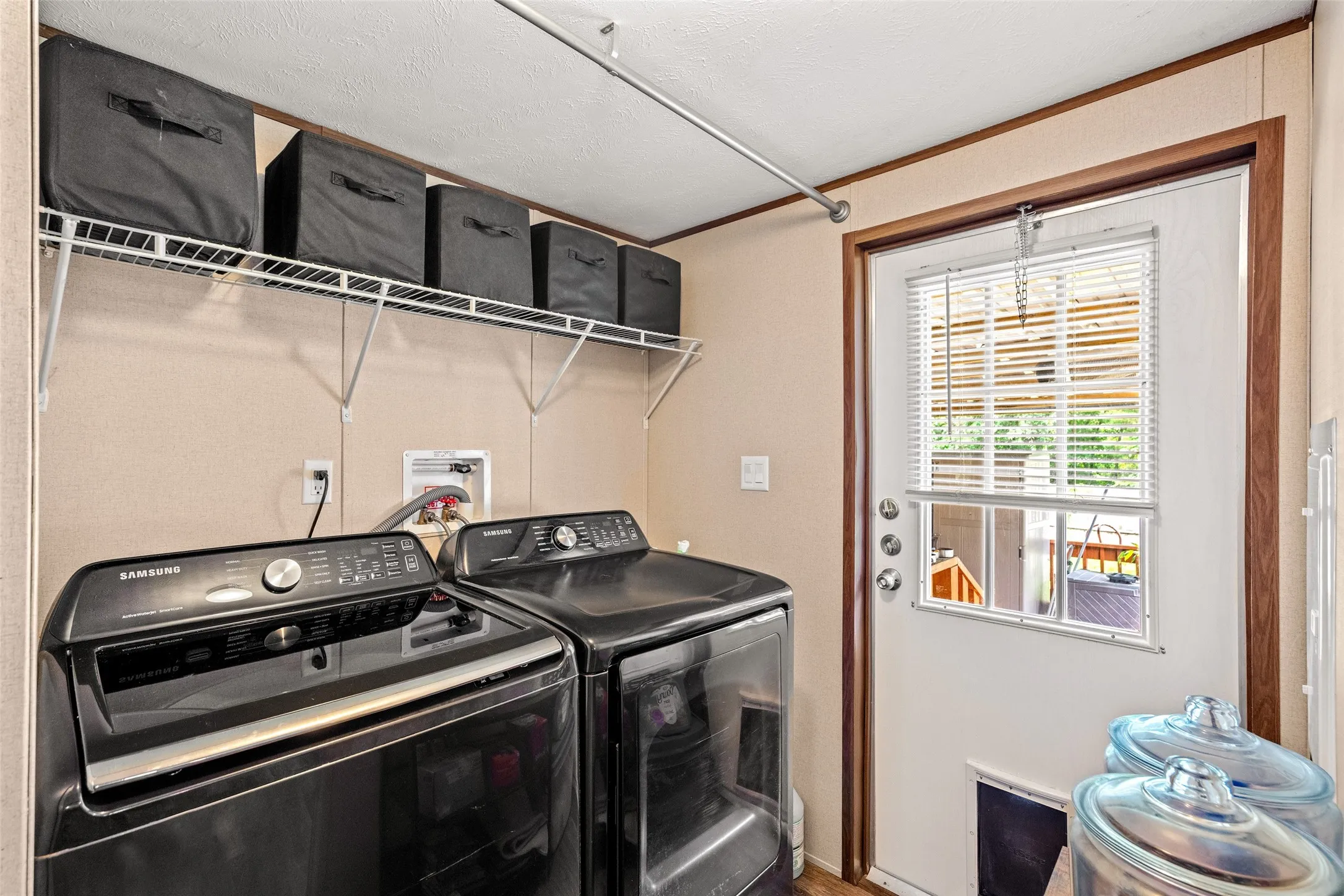 Full Size Laundry Room