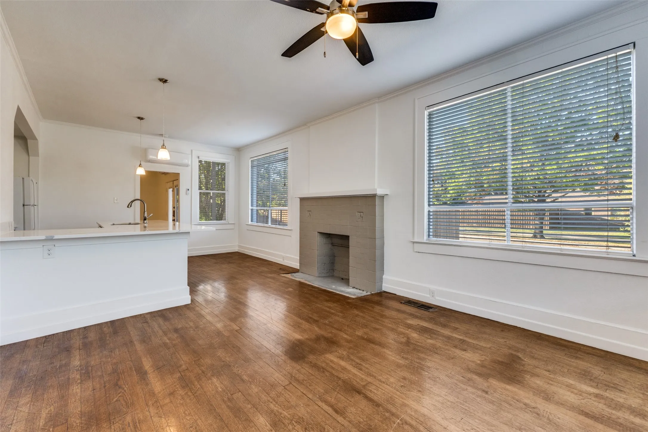 Quadruplex For Sale in Dallas County , 5204 Junius Street, Dallas, Texas 75214, 4 Bedroom, 4 Bathroom, Garage spaces, 0 Sqft, built in 1930, mls#21295220, Real Estate Agent in Dallas, Homes For Sale in Dallas county, Homes For Sale in Dallas, Realtor in Dallas Texas, Real Estate Brokerage Independent Realty Texas, Luminita Cordes Realtor