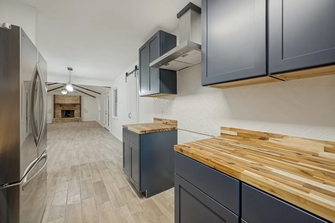 Single Family Residence For Sale in Ellis County , 301 Hillcrest Drive, Midlothian, Texas 76065, 3 Bedroom, 2 Bathroom, 2 Garage spaces, 1,548 Sqft, built in 1978, mls#21296811, Real Estate Agent in Midlothian, Homes For Sale in Ellis county, Homes For Sale in Midlothian, Realtor in Midlothian Texas, Real Estate Brokerage Independent Realty Texas, Luminita Cordes Realtor