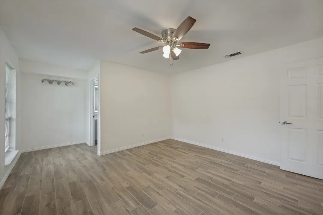 Single Family Residence For Sale in Ellis County , 301 Hillcrest Drive, Midlothian, Texas 76065, 3 Bedroom, 2 Bathroom, 2 Garage spaces, 1,548 Sqft, built in 1978, mls#21296811, Real Estate Agent in Midlothian, Homes For Sale in Ellis county, Homes For Sale in Midlothian, Realtor in Midlothian Texas, Real Estate Brokerage Independent Realty Texas, Luminita Cordes Realtor