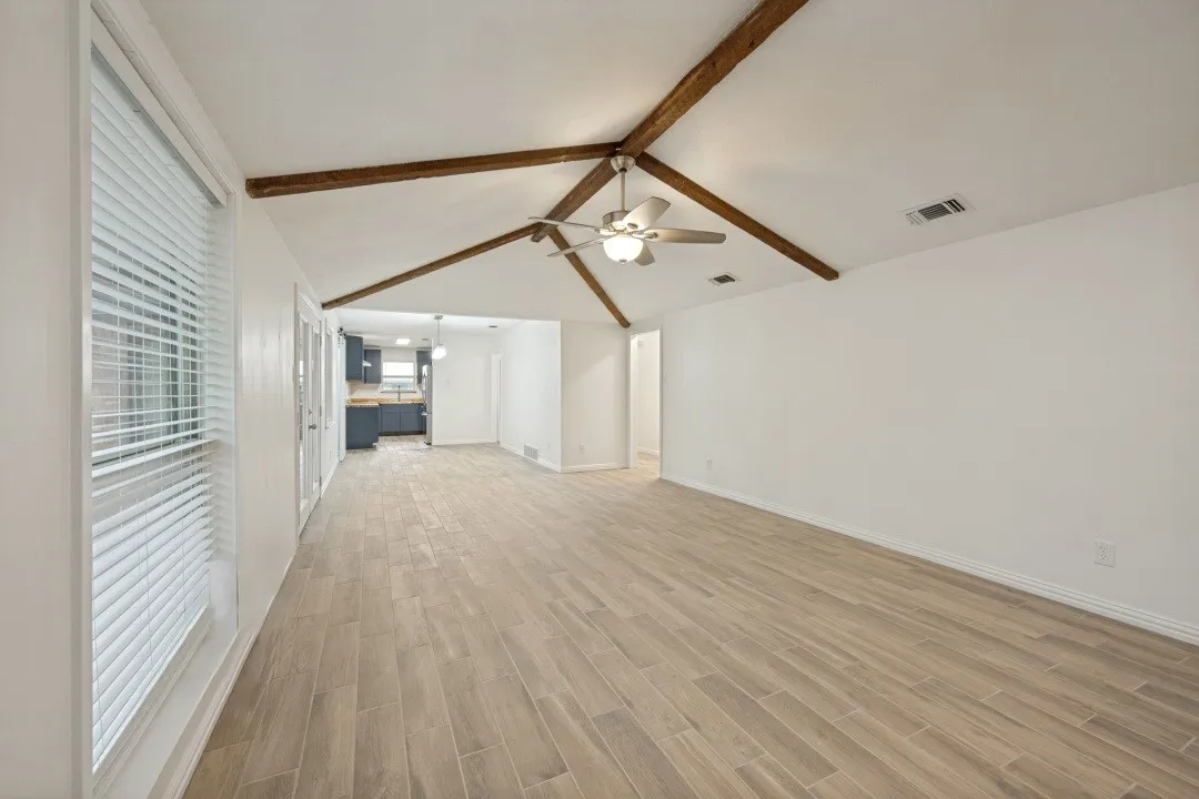 Single Family Residence For Sale in Ellis County , 301 Hillcrest Drive, Midlothian, Texas 76065, 3 Bedroom, 2 Bathroom, 2 Garage spaces, 1,548 Sqft, built in 1978, mls#21296811, Real Estate Agent in Midlothian, Homes For Sale in Ellis county, Homes For Sale in Midlothian, Realtor in Midlothian Texas, Real Estate Brokerage Independent Realty Texas, Luminita Cordes Realtor