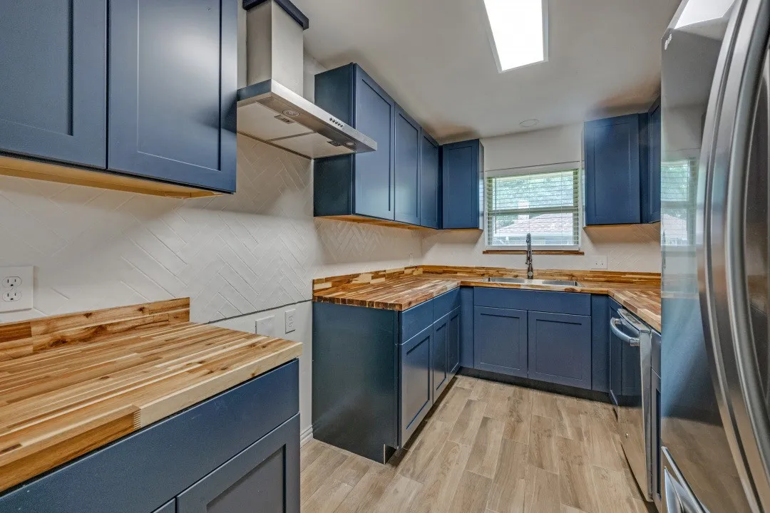 Single Family Residence For Sale in Ellis County , 301 Hillcrest Drive, Midlothian, Texas 76065, 3 Bedroom, 2 Bathroom, 2 Garage spaces, 1,548 Sqft, built in 1978, mls#21296811, Real Estate Agent in Midlothian, Homes For Sale in Ellis county, Homes For Sale in Midlothian, Realtor in Midlothian Texas, Real Estate Brokerage Independent Realty Texas, Luminita Cordes Realtor