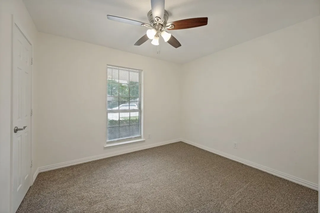 Single Family Residence For Sale in Ellis County , 301 Hillcrest Drive, Midlothian, Texas 76065, 3 Bedroom, 2 Bathroom, 2 Garage spaces, 1,548 Sqft, built in 1978, mls#21296811, Real Estate Agent in Midlothian, Homes For Sale in Ellis county, Homes For Sale in Midlothian, Realtor in Midlothian Texas, Real Estate Brokerage Independent Realty Texas, Luminita Cordes Realtor