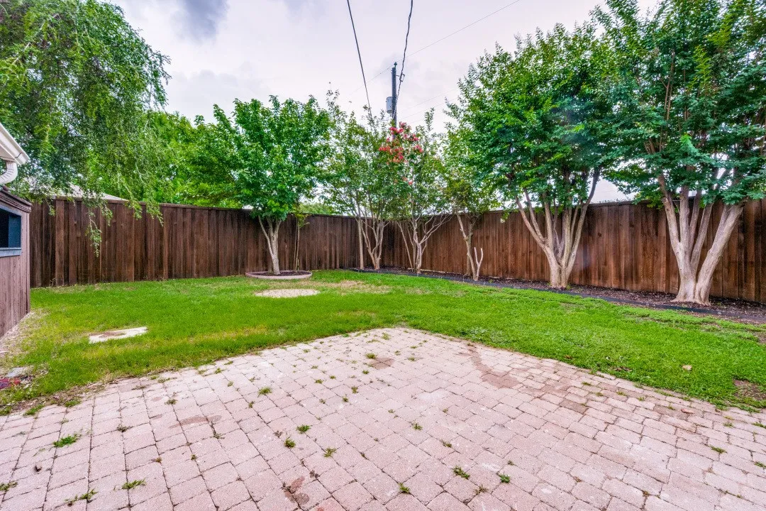 Single Family Residence For Sale in Ellis County , 301 Hillcrest Drive, Midlothian, Texas 76065, 3 Bedroom, 2 Bathroom, 2 Garage spaces, 1,548 Sqft, built in 1978, mls#21296811, Real Estate Agent in Midlothian, Homes For Sale in Ellis county, Homes For Sale in Midlothian, Realtor in Midlothian Texas, Real Estate Brokerage Independent Realty Texas, Luminita Cordes Realtor
