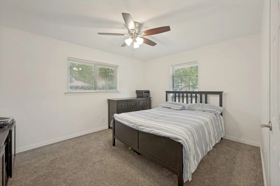 Single Family Residence For Sale in Ellis County , 301 Hillcrest Drive, Midlothian, Texas 76065, 3 Bedroom, 2 Bathroom, 2 Garage spaces, 1,548 Sqft, built in 1978, mls#21296811, Real Estate Agent in Midlothian, Homes For Sale in Ellis county, Homes For Sale in Midlothian, Realtor in Midlothian Texas, Real Estate Brokerage Independent Realty Texas, Luminita Cordes Realtor