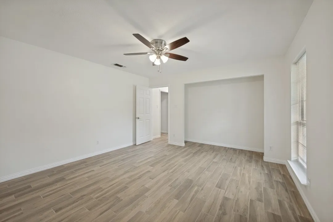 Single Family Residence For Sale in Ellis County , 301 Hillcrest Drive, Midlothian, Texas 76065, 3 Bedroom, 2 Bathroom, 2 Garage spaces, 1,548 Sqft, built in 1978, mls#21296811, Real Estate Agent in Midlothian, Homes For Sale in Ellis county, Homes For Sale in Midlothian, Realtor in Midlothian Texas, Real Estate Brokerage Independent Realty Texas, Luminita Cordes Realtor