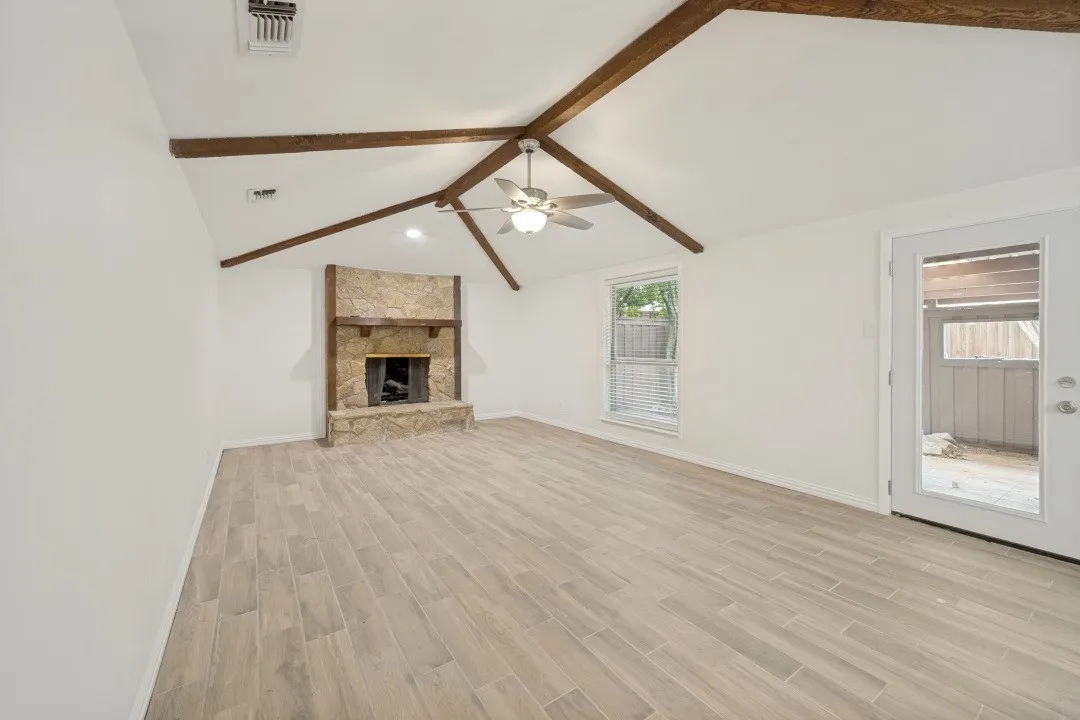 Single Family Residence For Sale in Ellis County , 301 Hillcrest Drive, Midlothian, Texas 76065, 3 Bedroom, 2 Bathroom, 2 Garage spaces, 1,548 Sqft, built in 1978, mls#21296811, Real Estate Agent in Midlothian, Homes For Sale in Ellis county, Homes For Sale in Midlothian, Realtor in Midlothian Texas, Real Estate Brokerage Independent Realty Texas, Luminita Cordes Realtor