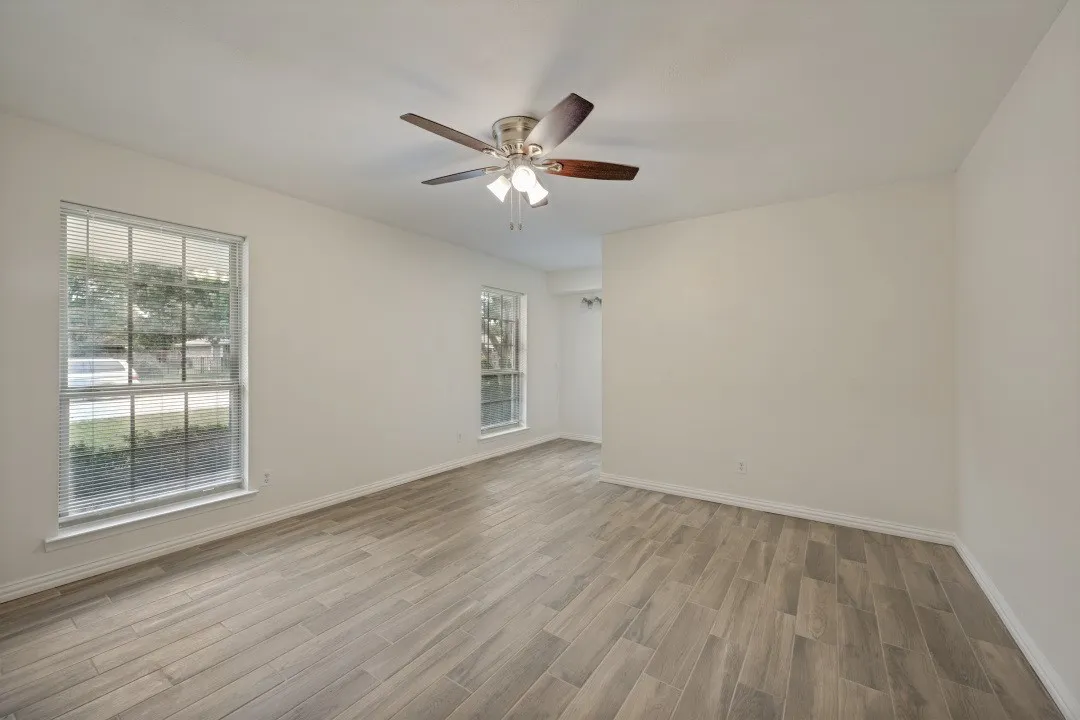 Single Family Residence For Sale in Ellis County , 301 Hillcrest Drive, Midlothian, Texas 76065, 3 Bedroom, 2 Bathroom, 2 Garage spaces, 1,548 Sqft, built in 1978, mls#21296811, Real Estate Agent in Midlothian, Homes For Sale in Ellis county, Homes For Sale in Midlothian, Realtor in Midlothian Texas, Real Estate Brokerage Independent Realty Texas, Luminita Cordes Realtor