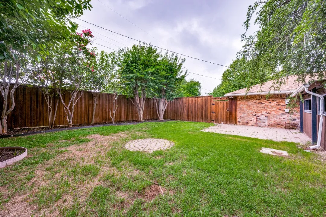 Single Family Residence For Sale in Ellis County , 301 Hillcrest Drive, Midlothian, Texas 76065, 3 Bedroom, 2 Bathroom, 2 Garage spaces, 1,548 Sqft, built in 1978, mls#21296811, Real Estate Agent in Midlothian, Homes For Sale in Ellis county, Homes For Sale in Midlothian, Realtor in Midlothian Texas, Real Estate Brokerage Independent Realty Texas, Luminita Cordes Realtor