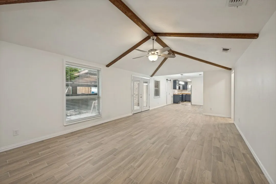 Single Family Residence For Sale in Ellis County , 301 Hillcrest Drive, Midlothian, Texas 76065, 3 Bedroom, 2 Bathroom, 2 Garage spaces, 1,548 Sqft, built in 1978, mls#21296811, Real Estate Agent in Midlothian, Homes For Sale in Ellis county, Homes For Sale in Midlothian, Realtor in Midlothian Texas, Real Estate Brokerage Independent Realty Texas, Luminita Cordes Realtor