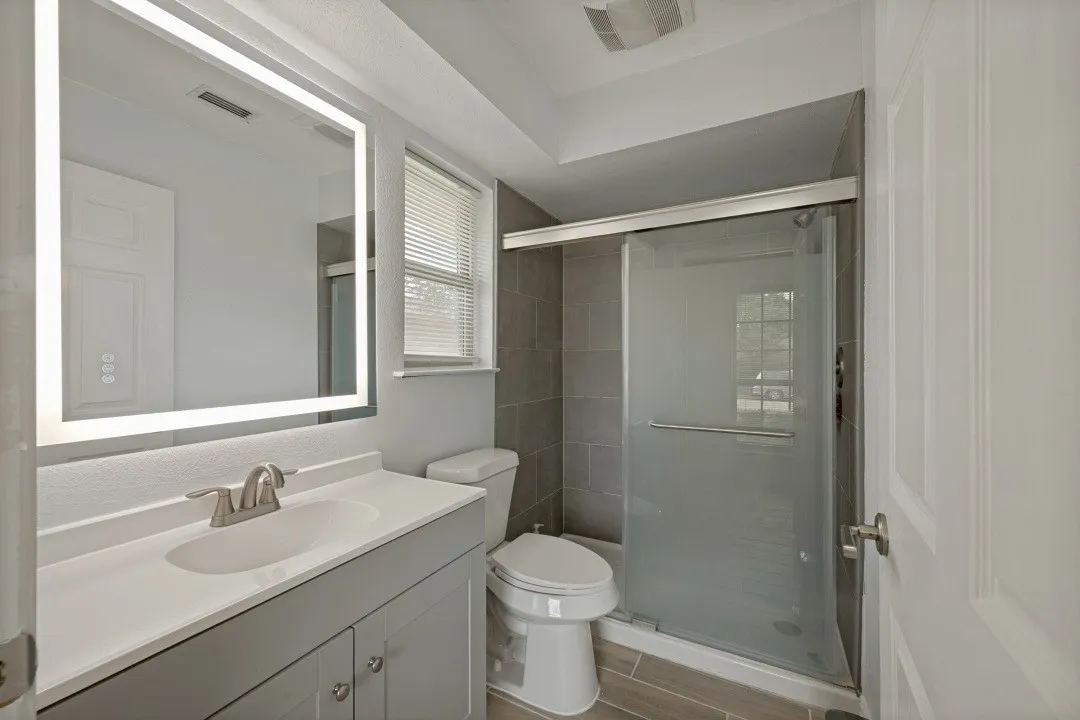 Single Family Residence For Sale in Ellis County , 301 Hillcrest Drive, Midlothian, Texas 76065, 3 Bedroom, 2 Bathroom, 2 Garage spaces, 1,548 Sqft, built in 1978, mls#21296811, Real Estate Agent in Midlothian, Homes For Sale in Ellis county, Homes For Sale in Midlothian, Realtor in Midlothian Texas, Real Estate Brokerage Independent Realty Texas, Luminita Cordes Realtor
