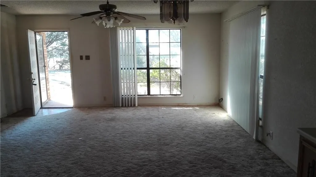 Single Family Residence For Sale in Grayson County , 87 Jade Lane, Denison, Texas 75021, 2 Bedroom, 2 Bathroom, Garage spaces, 1,148 Sqft, built in 1991, mls#21297356, Real Estate Agent in Denison, Homes For Sale in Grayson county, Homes For Sale in Denison, Realtor in Denison Texas, Real Estate Brokerage Independent Realty Texas, Luminita Cordes Realtor