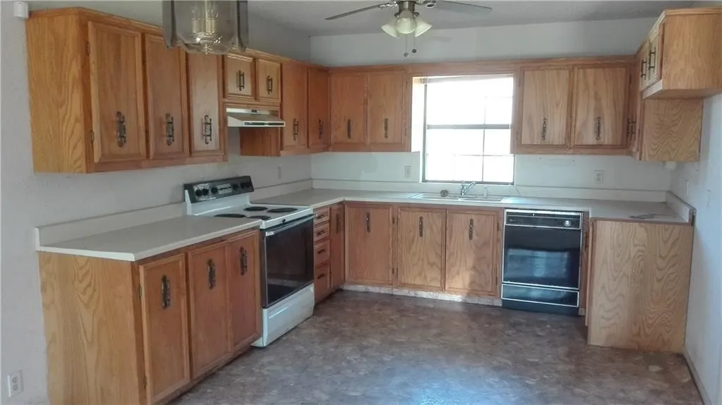 Single Family Residence For Sale in Grayson County , 87 Jade Lane, Denison, Texas 75021, 2 Bedroom, 2 Bathroom, Garage spaces, 1,148 Sqft, built in 1991, mls#21297356, Real Estate Agent in Denison, Homes For Sale in Grayson county, Homes For Sale in Denison, Realtor in Denison Texas, Real Estate Brokerage Independent Realty Texas, Luminita Cordes Realtor