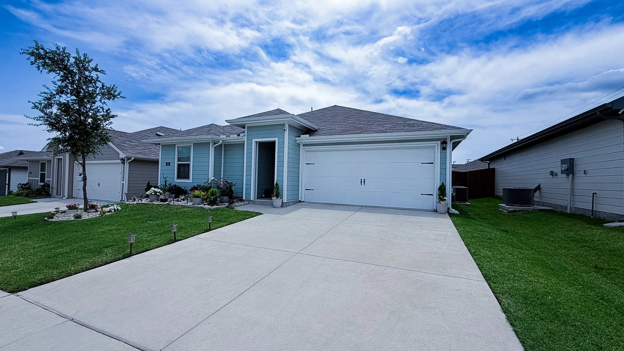Single Family Residence For Rent in Collin County , 702 Sunlight Loop, Princeton, Texas 75407, 3 Bedroom, 2 Bathroom, 2 Garage spaces, 1,253 Sqft, built in 2024, mls#21296039, Real Estate Agent in Princeton, Homes For Rent in Collin county, Homes For Rent in Princeton, Realtor in Princeton Texas, Real Estate Brokerage Independent Realty Texas, Luminita Cordes Realtor