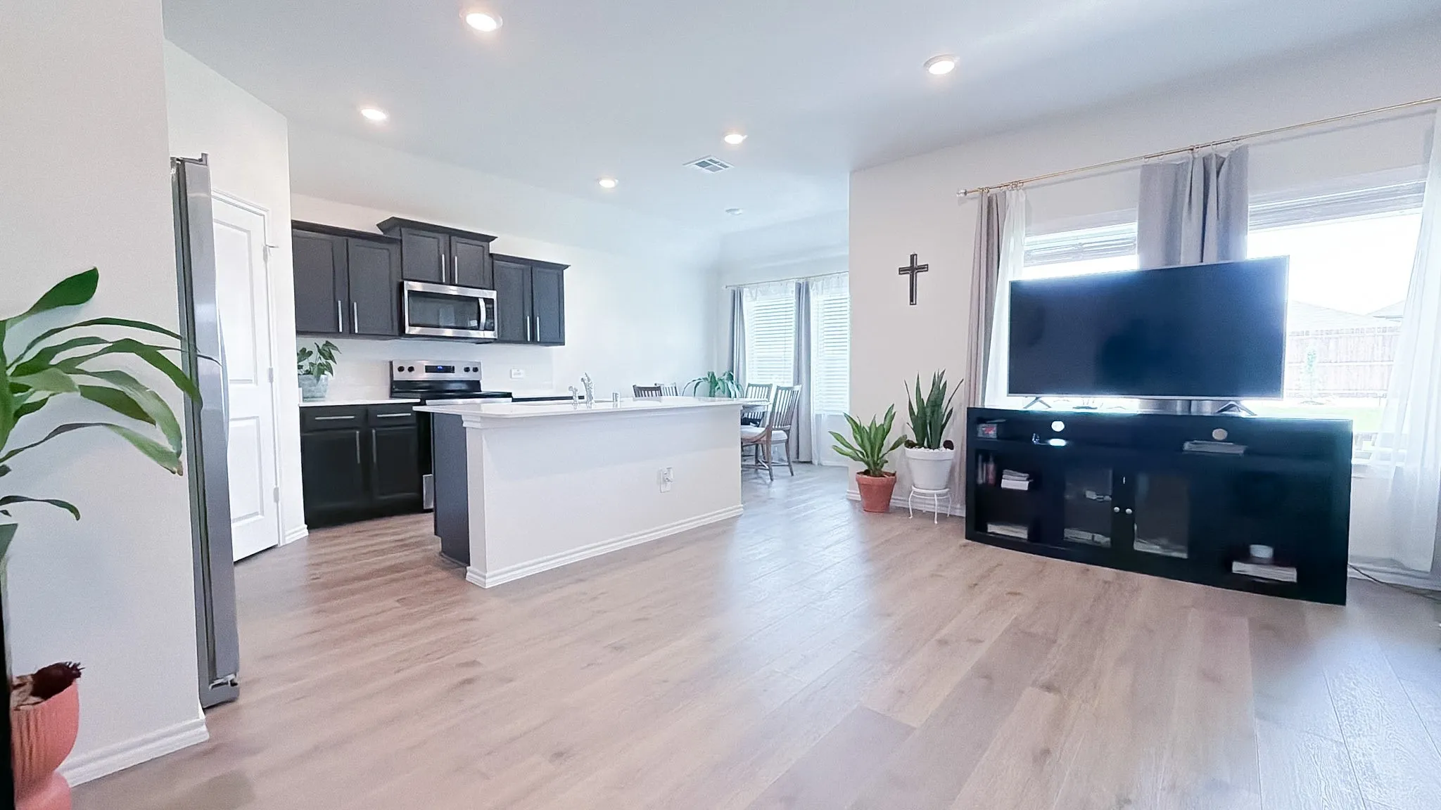 Single Family Residence For Rent in Collin County , 702 Sunlight Loop, Princeton, Texas 75407, 3 Bedroom, 2 Bathroom, 2 Garage spaces, 1,253 Sqft, built in 2024, mls#21296039, Real Estate Agent in Princeton, Homes For Rent in Collin county, Homes For Rent in Princeton, Realtor in Princeton Texas, Real Estate Brokerage Independent Realty Texas, Luminita Cordes Realtor