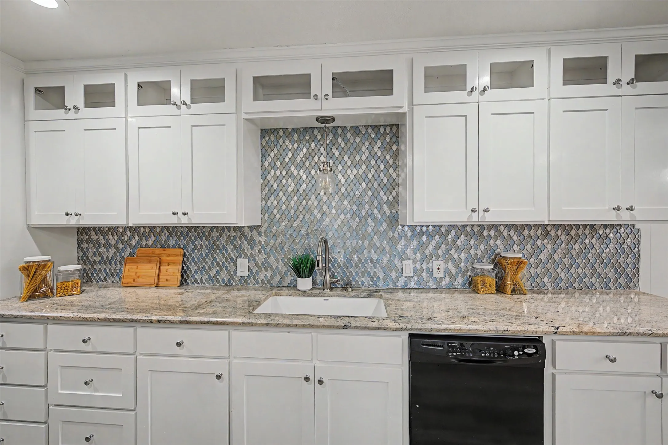 Single Family Residence For Sale in Tarrant County , 7205 Ellis Road, Fort Worth, Texas 76112, 3 Bedroom, 2 Bathroom, 2 Garage spaces, 2,530 Sqft, built in 1961, mls#21295742, Real Estate Agent in Fort Worth, Homes For Sale in Tarrant county, Homes For Sale in Fort Worth, Realtor in Fort Worth Texas, Real Estate Brokerage Independent Realty Texas, Luminita Cordes Realtor